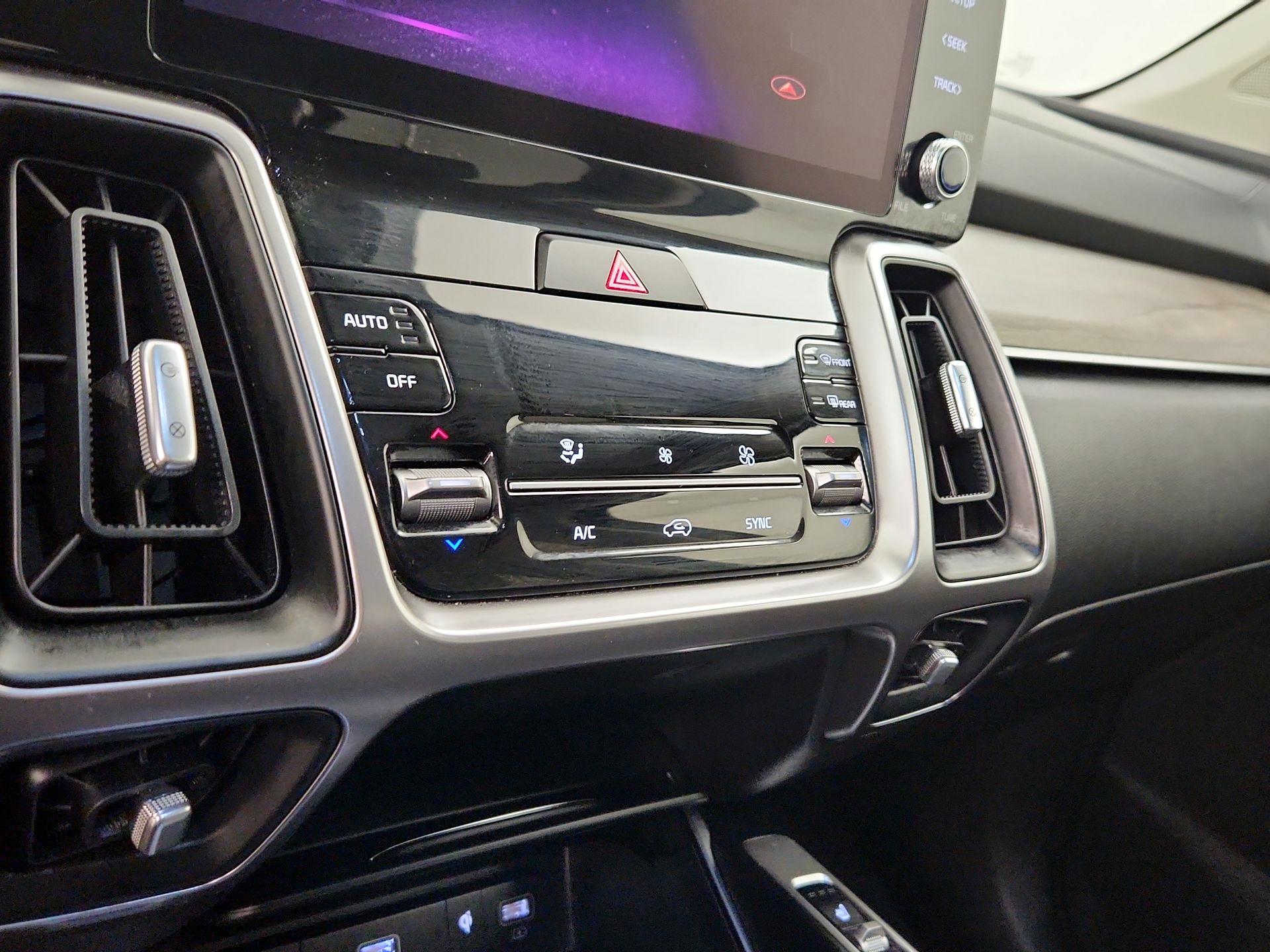 Thumbnail: 2023 Kia Sorento - 17