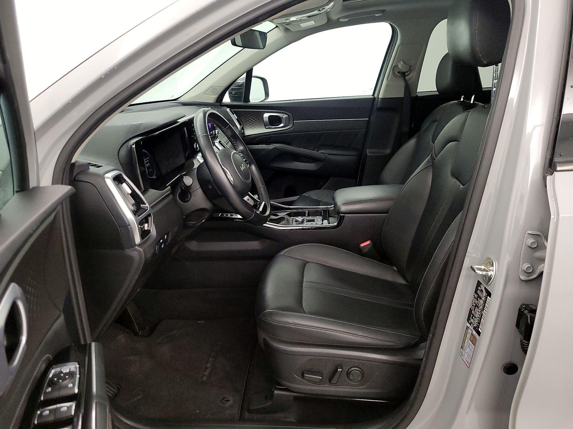 Thumbnail: 2023 Kia Sorento - 11