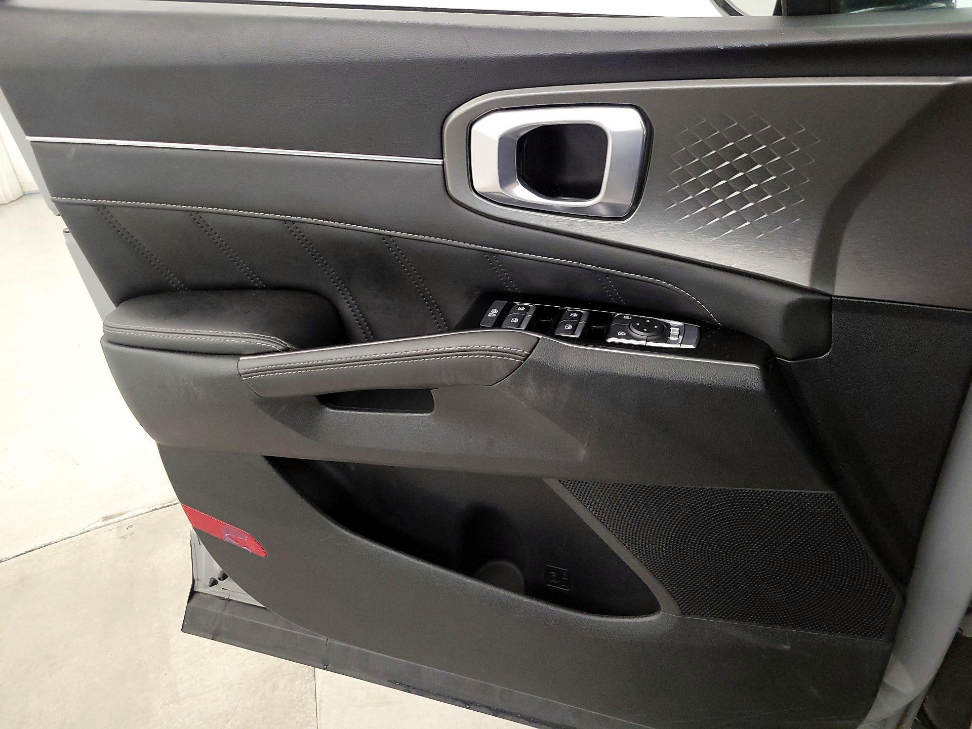 Thumbnail: 2023 Kia Sorento - 12