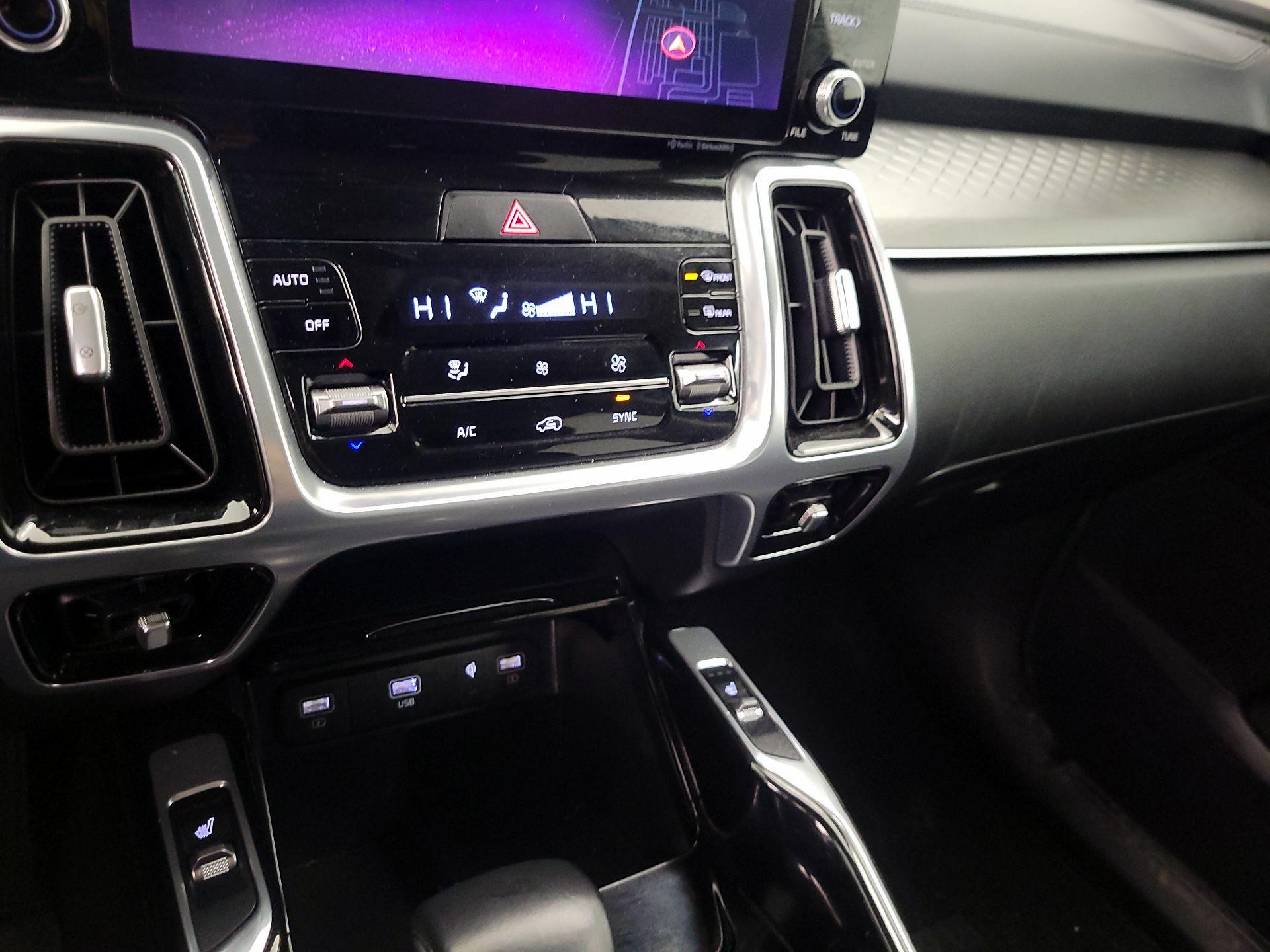 Thumbnail: 2023 Kia Sorento - 16