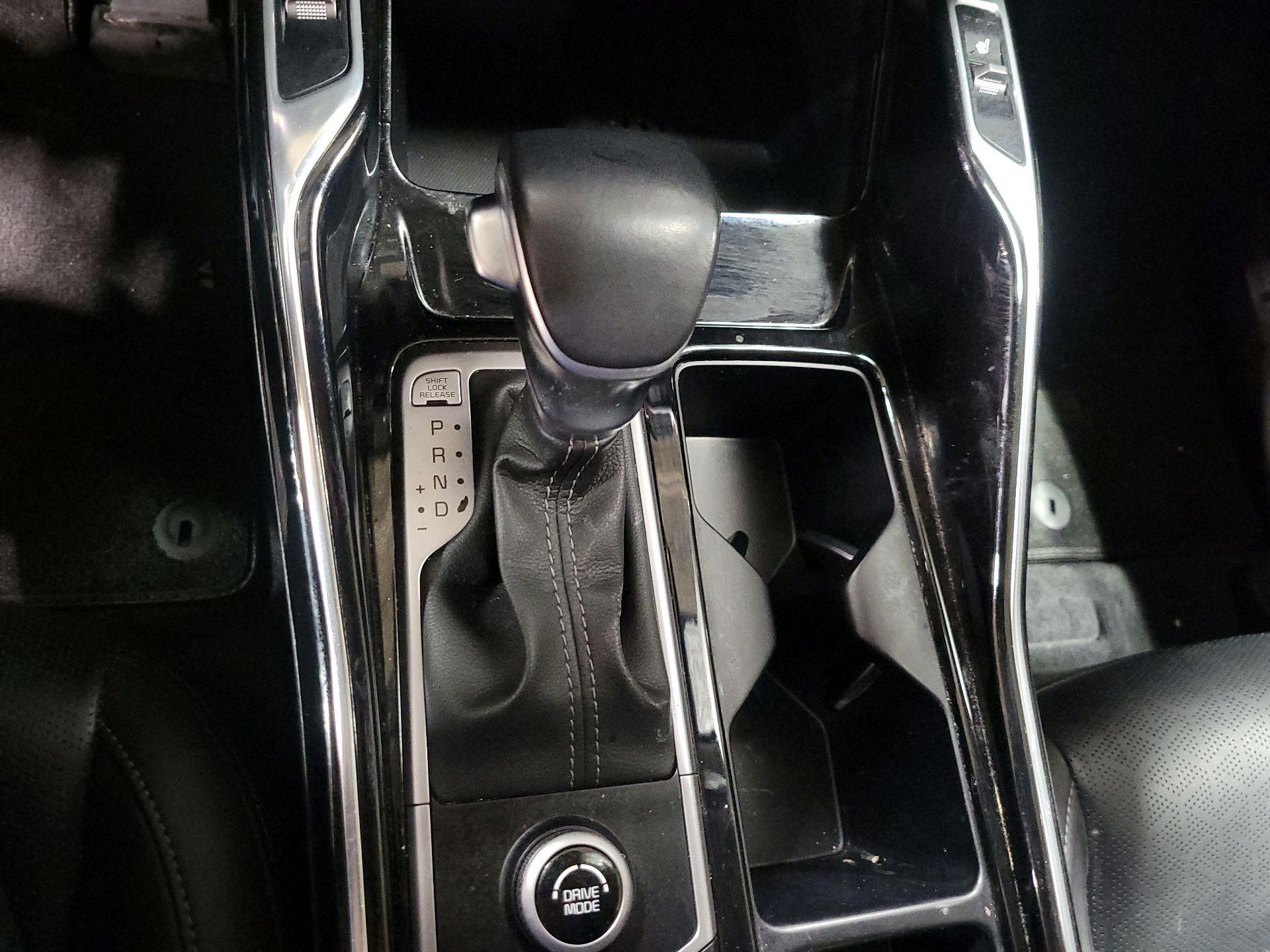 Thumbnail: 2023 Kia Sorento - 17