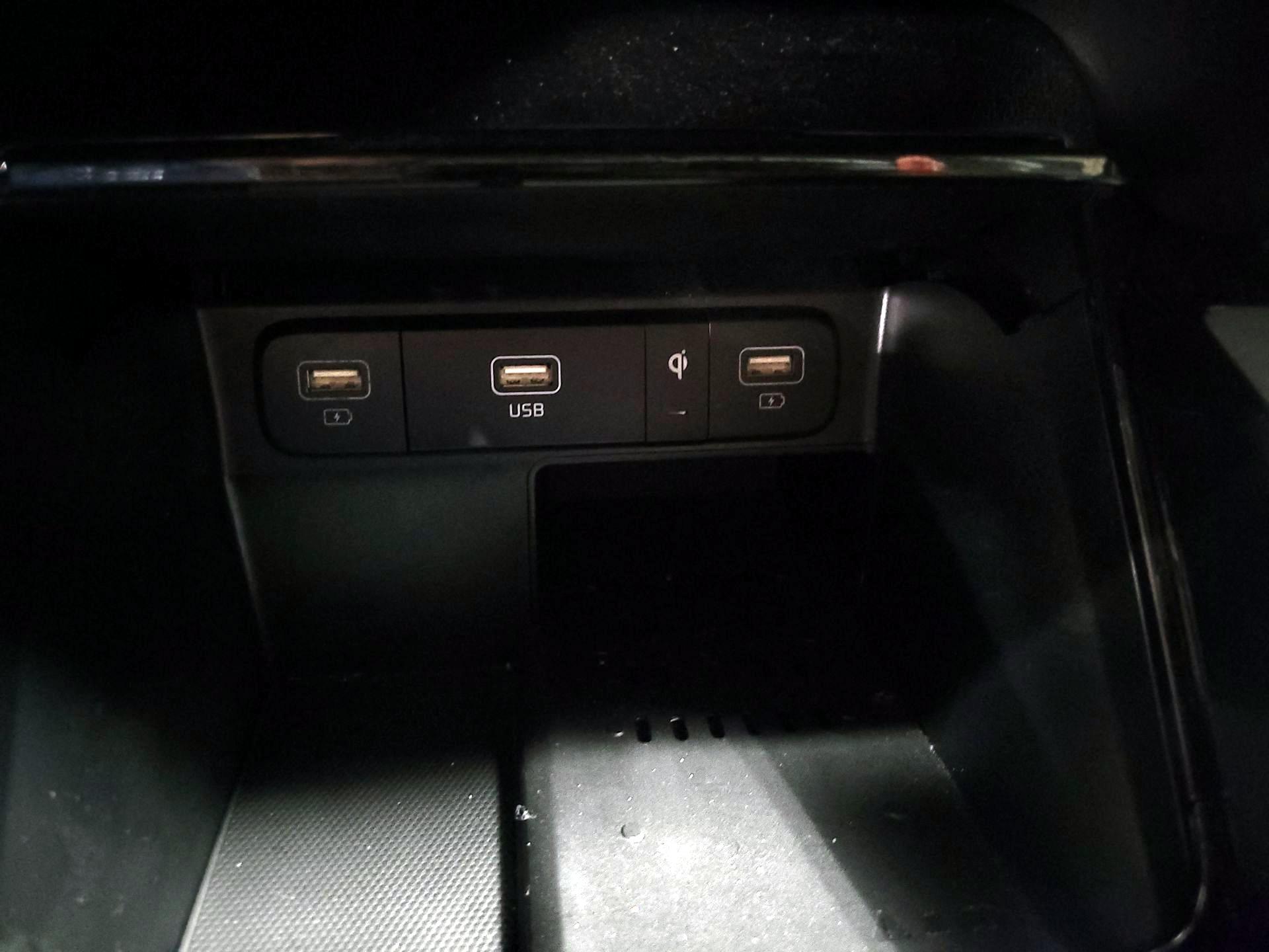 Thumbnail: 2023 Kia Sorento - 18