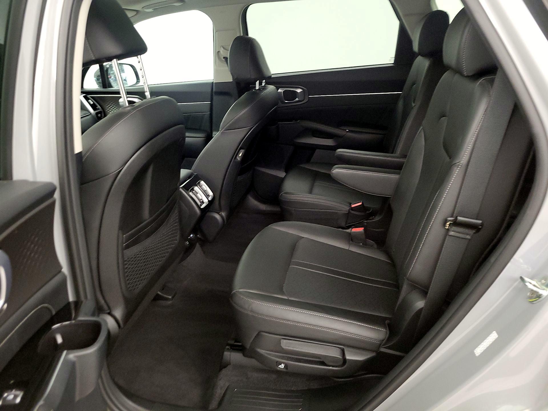 Thumbnail: 2023 Kia Sorento - 20