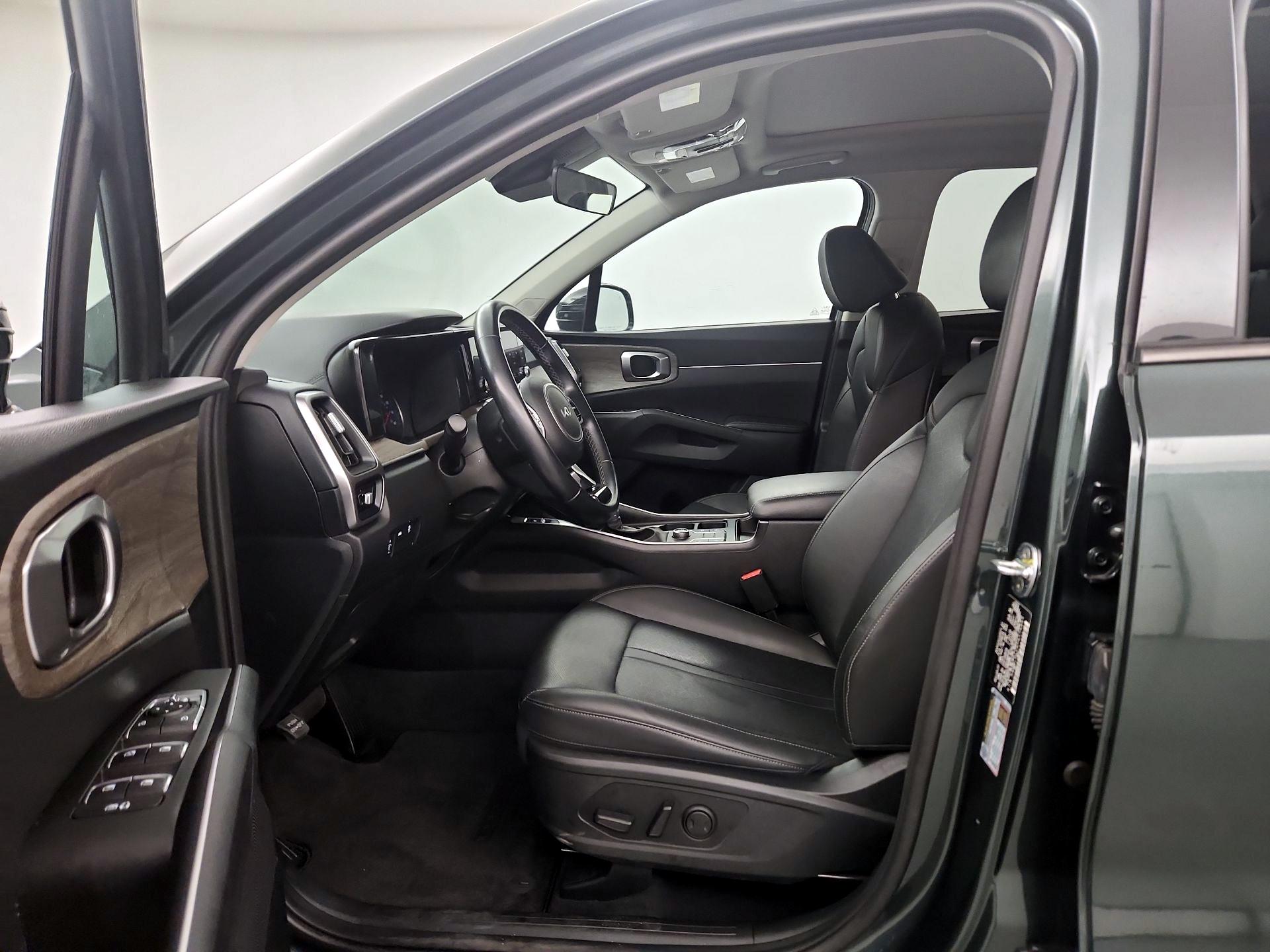 Thumbnail: 2023 Kia Sorento - 9