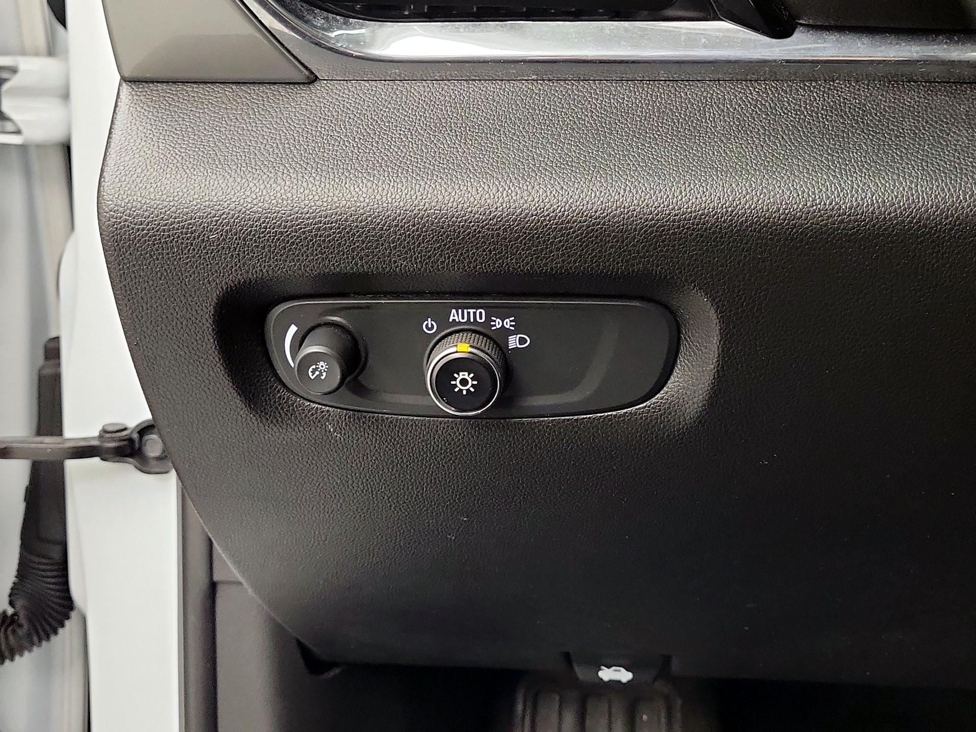 Thumbnail: 2020 Chevrolet Traverse - 11