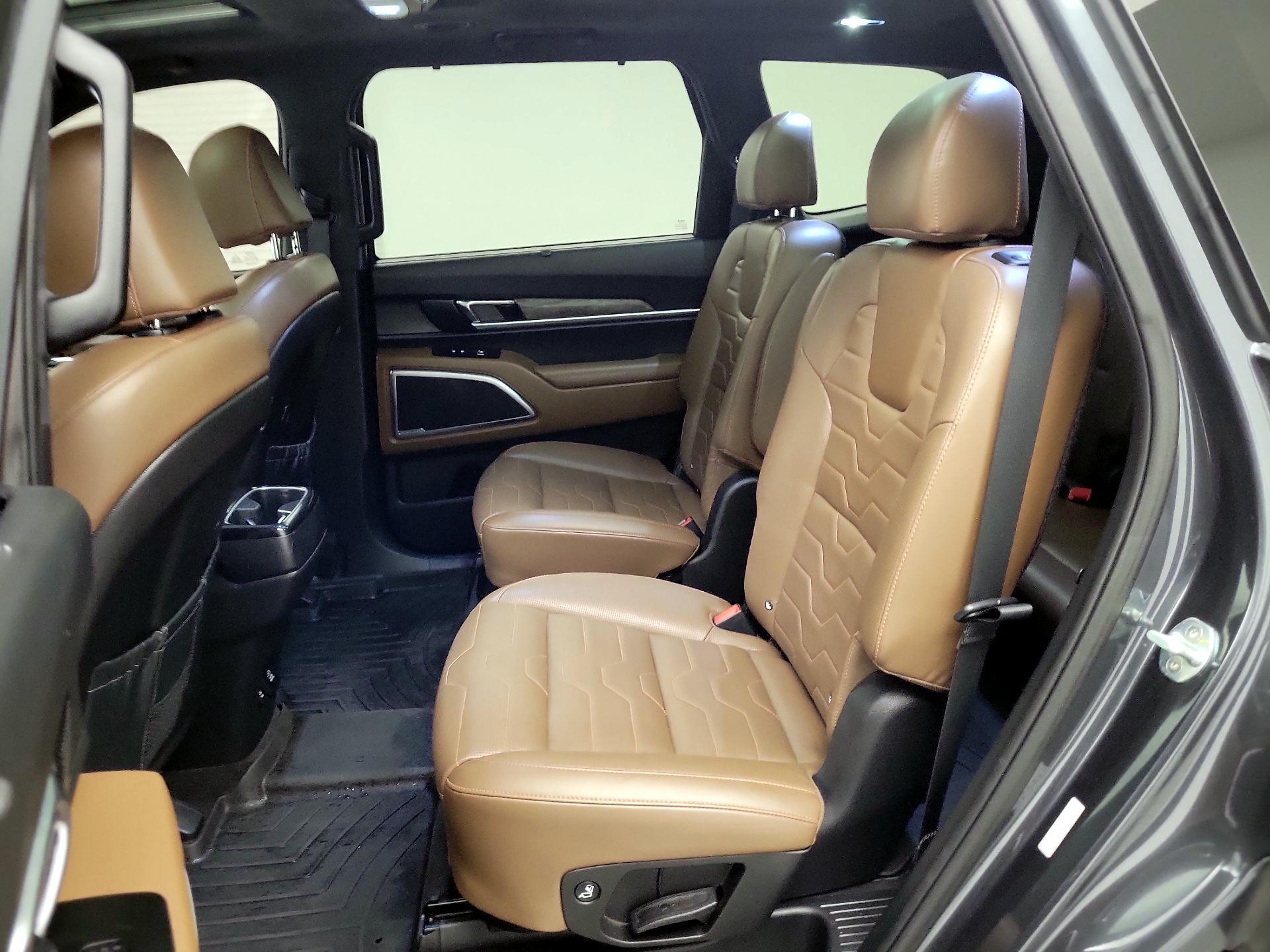 Thumbnail: 2022 Kia Telluride - 19