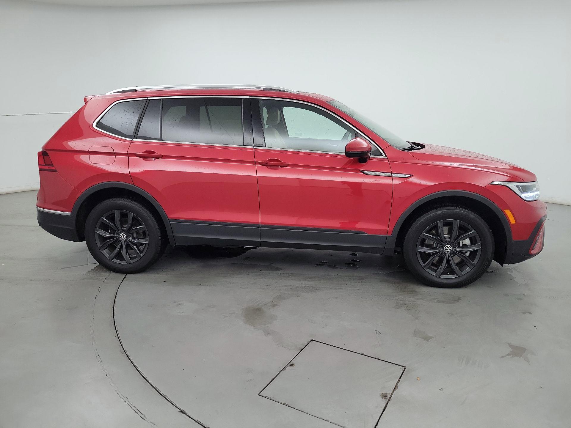 Thumbnail: 2024 Volkswagen Tiguan - 4