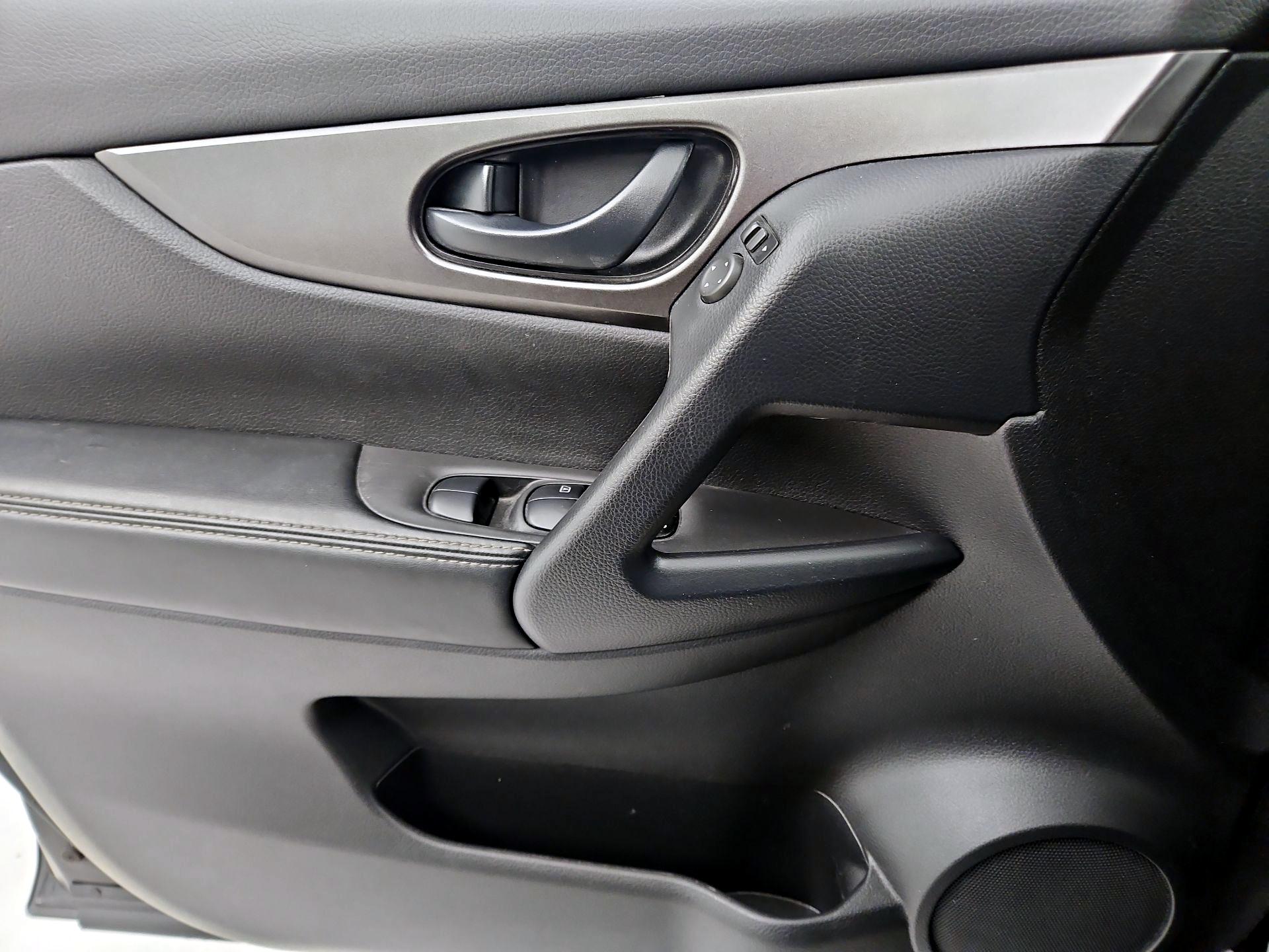 Thumbnail: 2021 Nissan Rogue Sport - 12