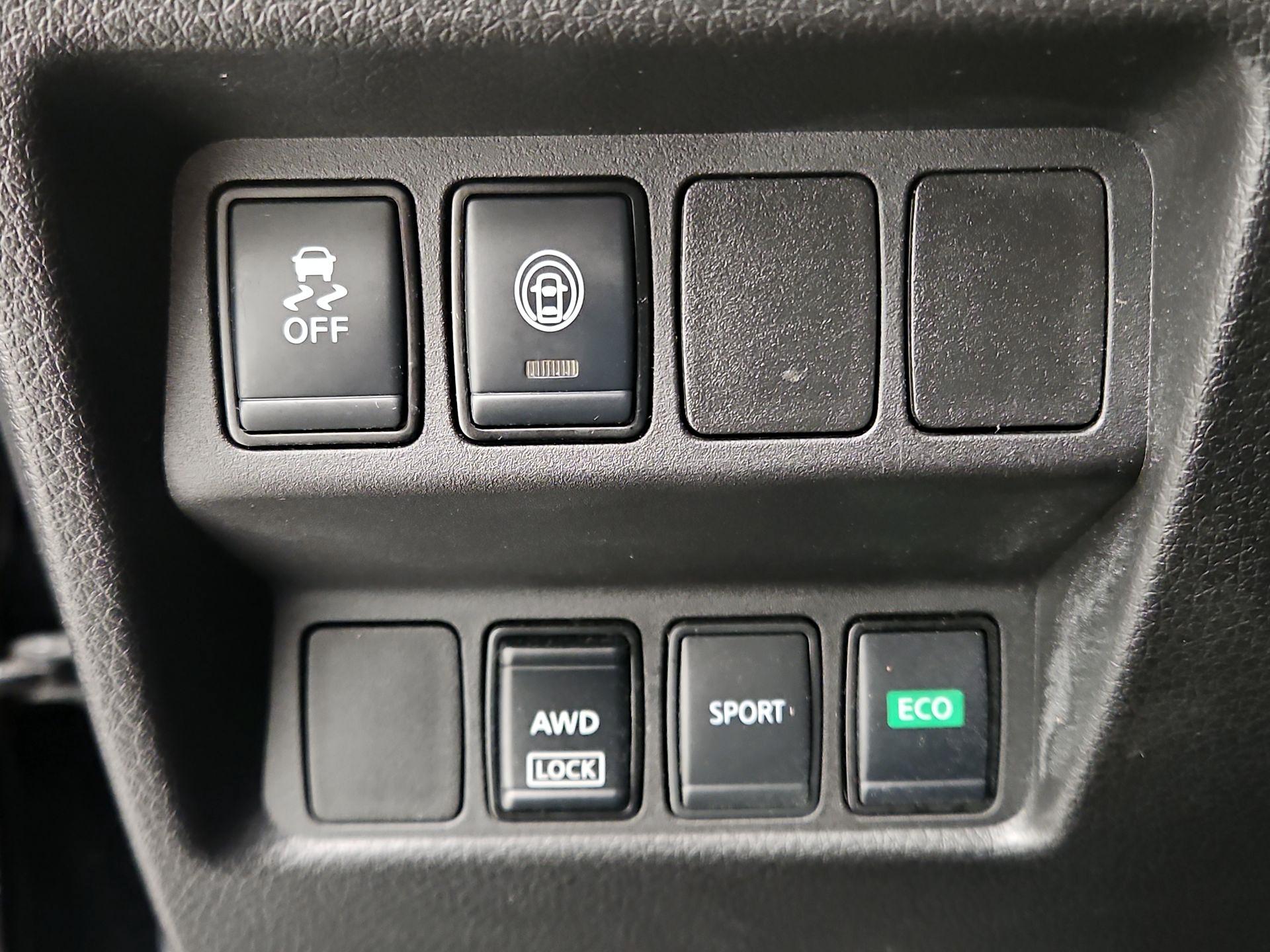 Thumbnail: 2021 Nissan Rogue Sport - 13