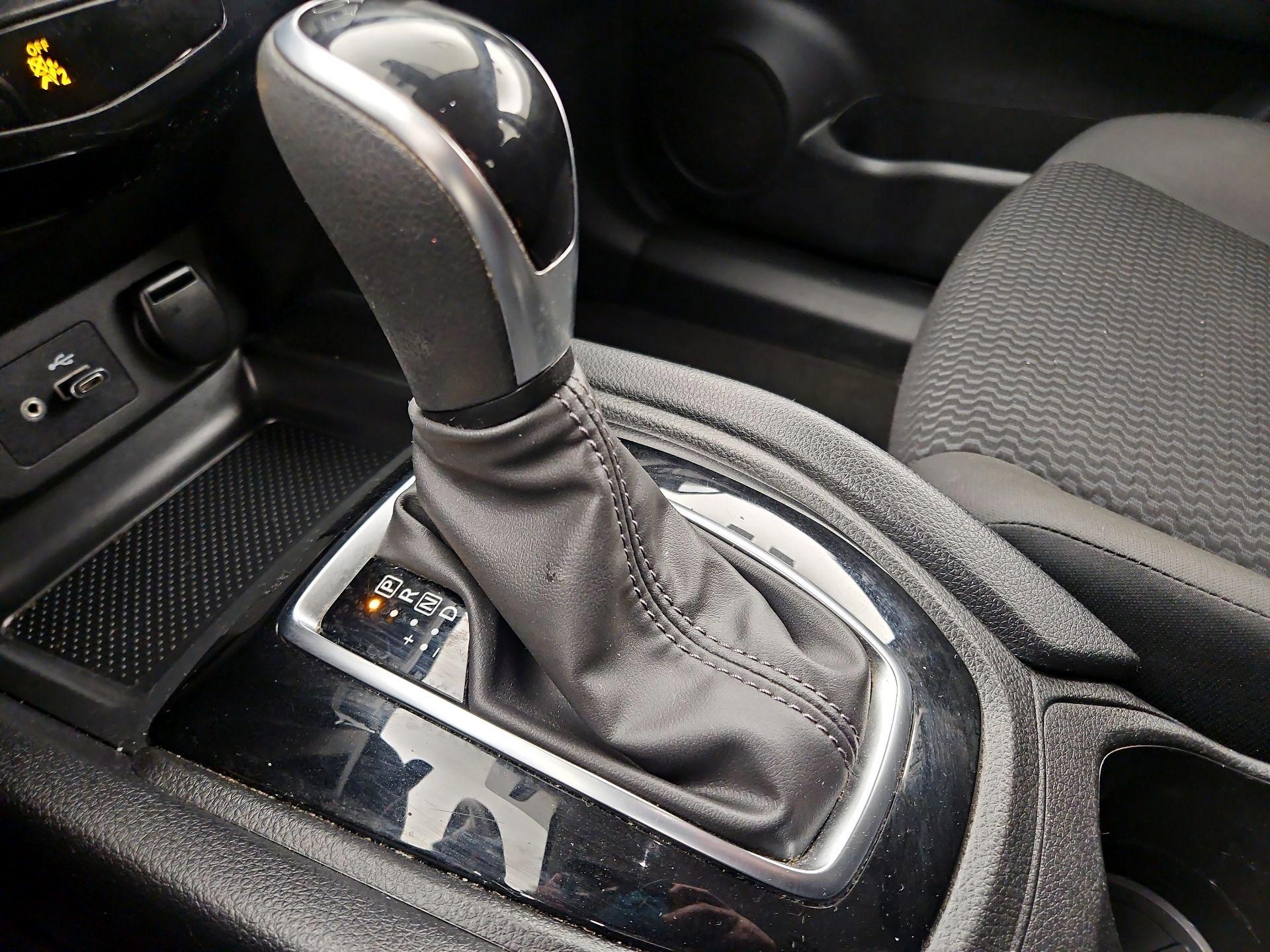 Thumbnail: 2021 Nissan Rogue Sport - 17