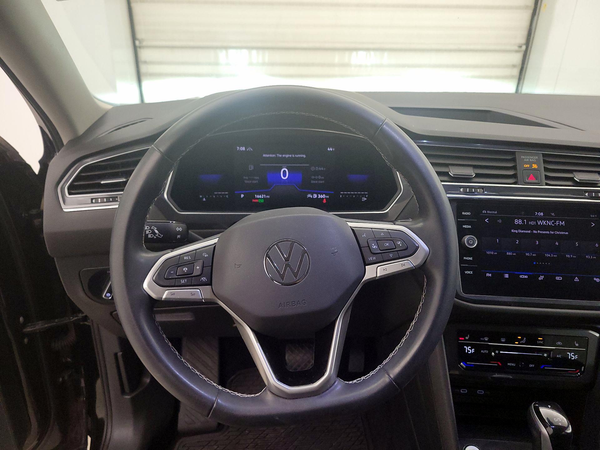 Thumbnail: 2022 Volkswagen Tiguan - 10