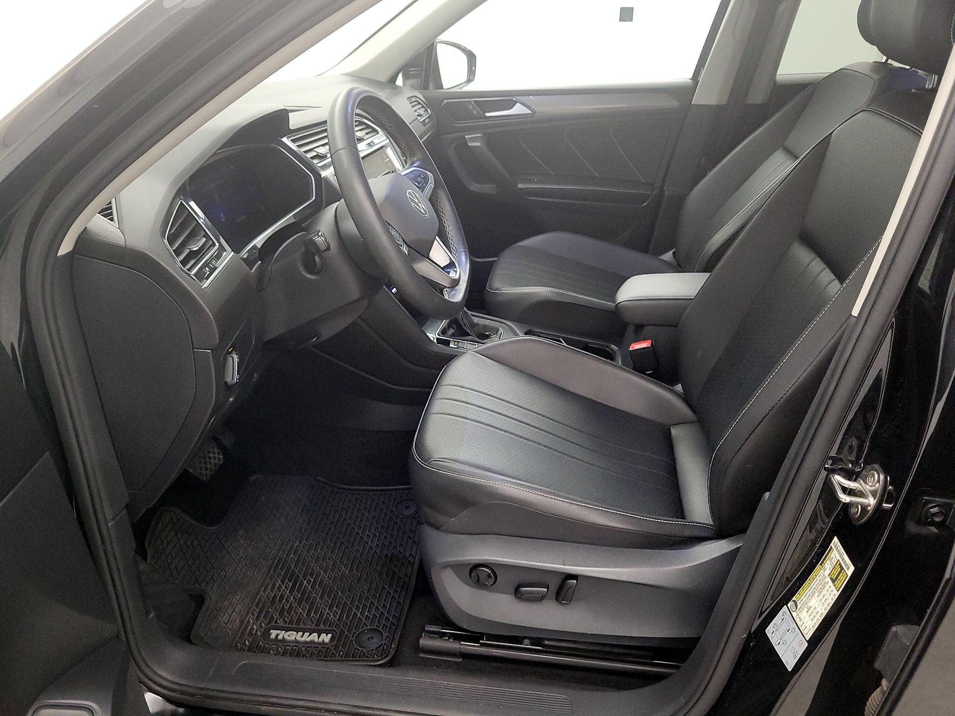 Thumbnail: 2022 Volkswagen Tiguan - 11