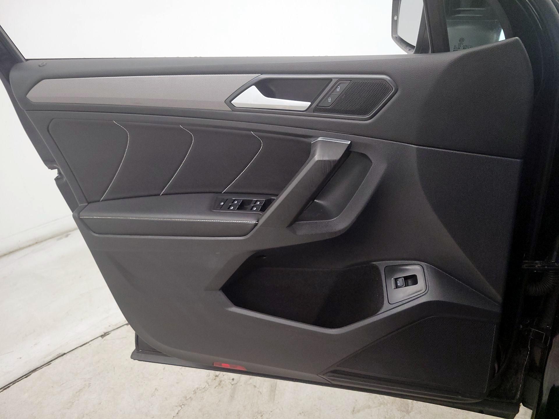 Thumbnail: 2022 Volkswagen Tiguan - 12