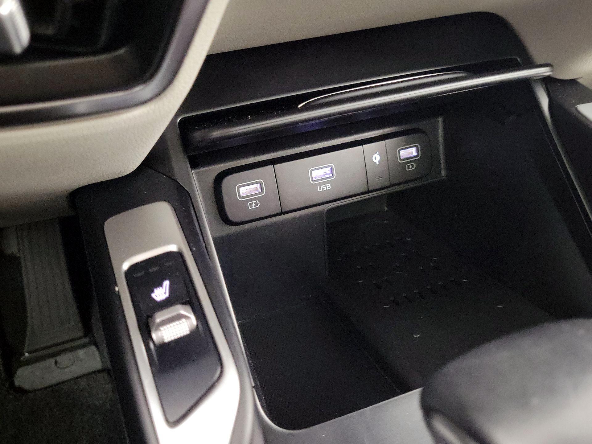 Thumbnail: 2022 Kia Sorento - 17