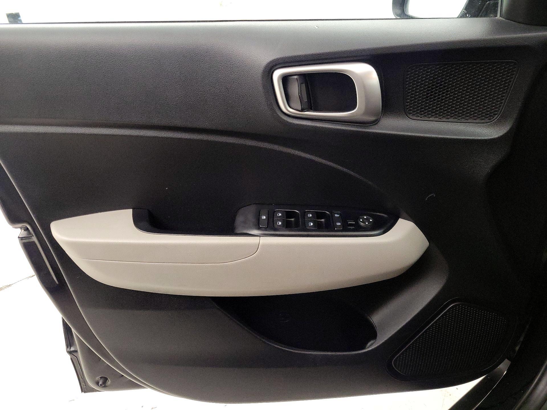 Thumbnail: 2023 Hyundai Venue - 12