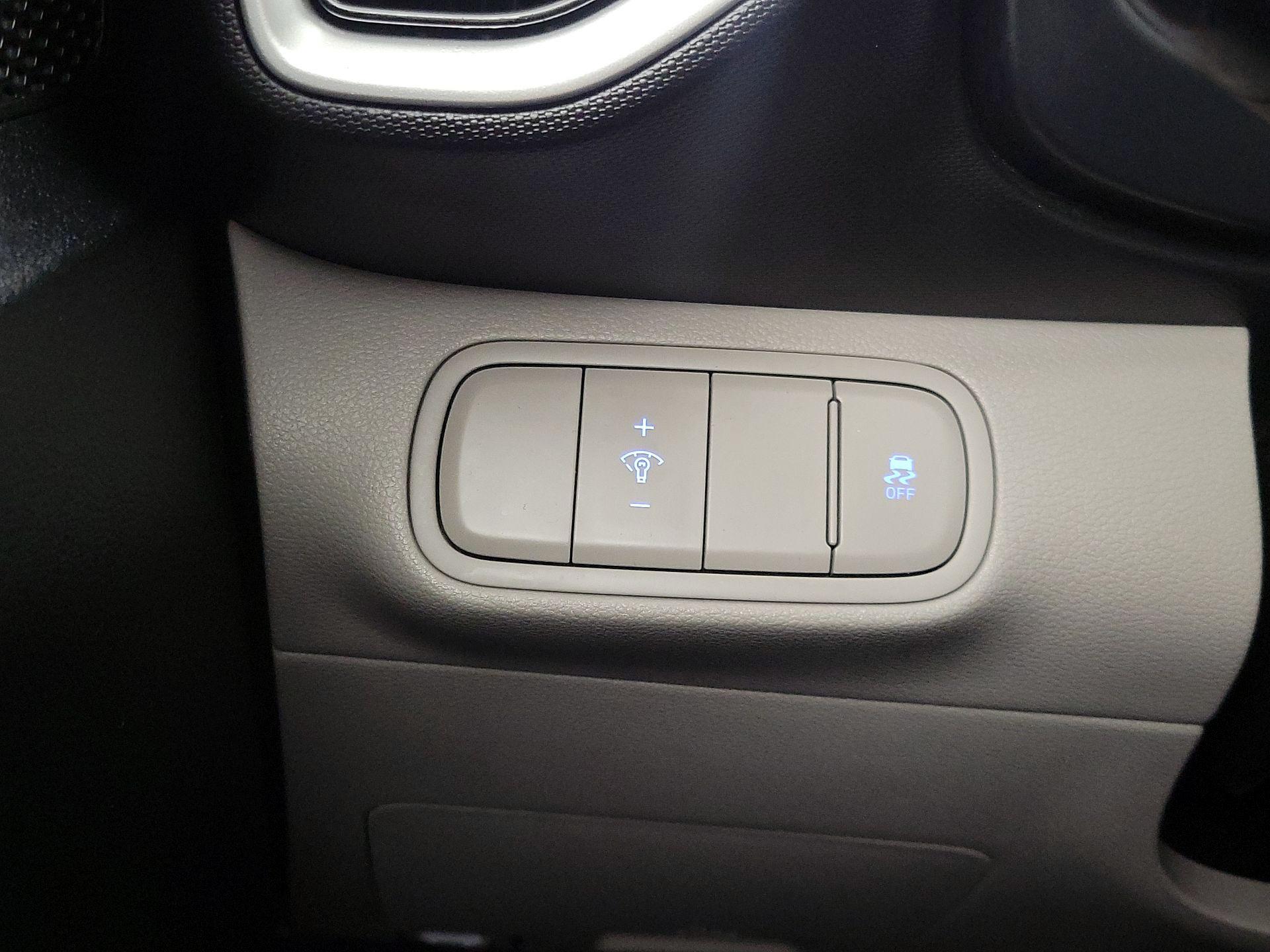 Thumbnail: 2023 Hyundai Venue - 13