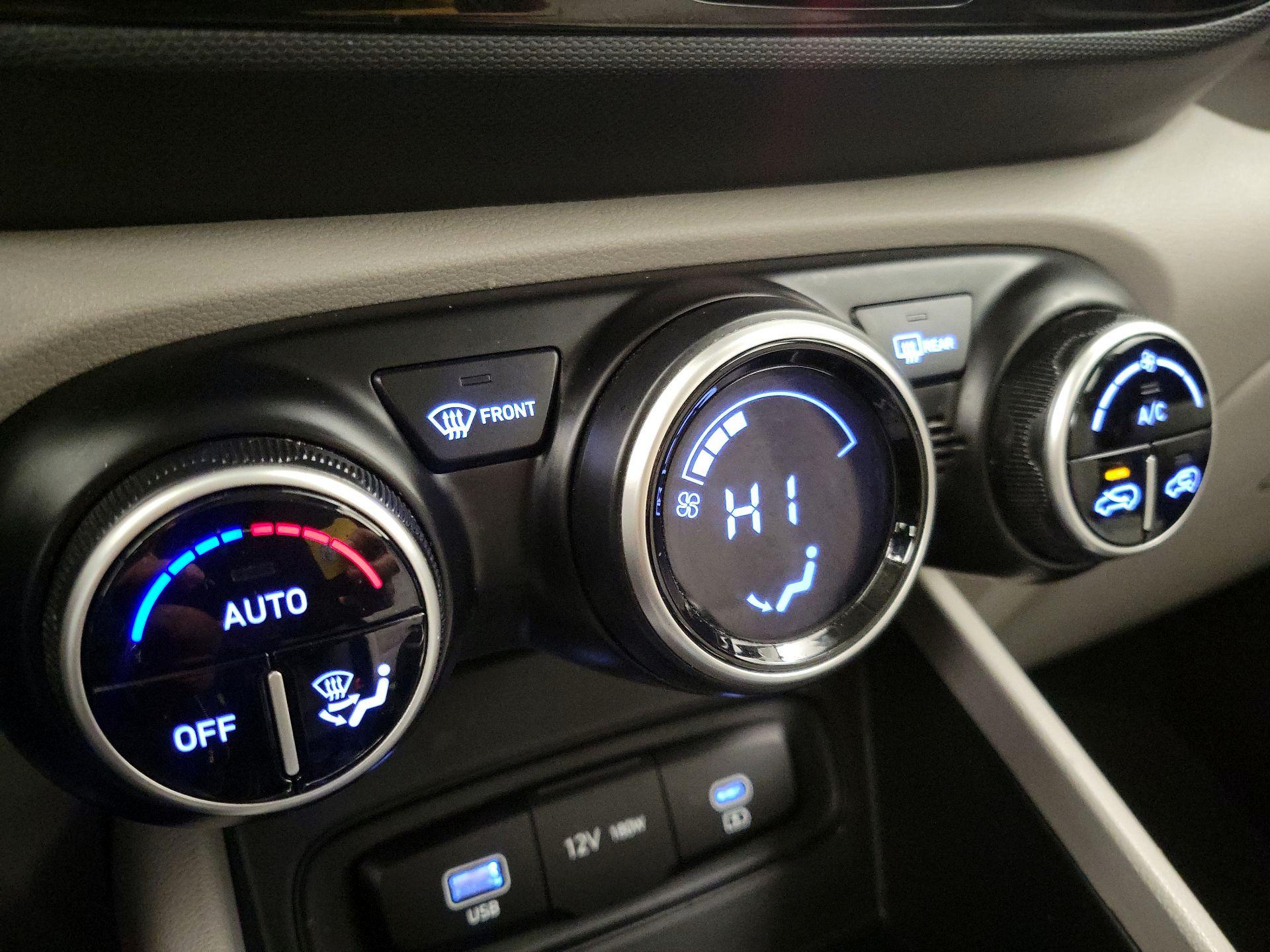 Thumbnail: 2023 Hyundai Venue - 16