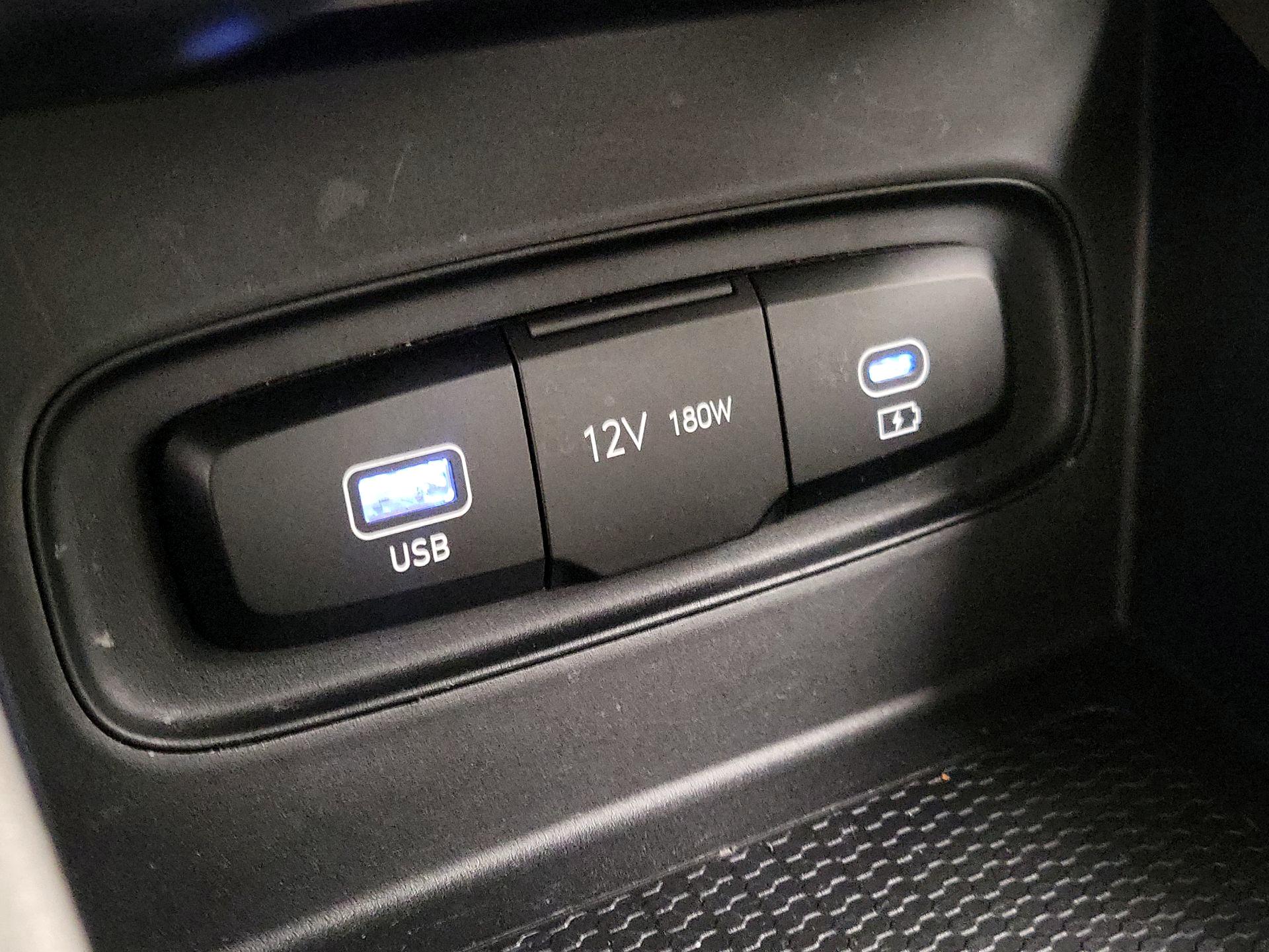 Thumbnail: 2023 Hyundai Venue - 18