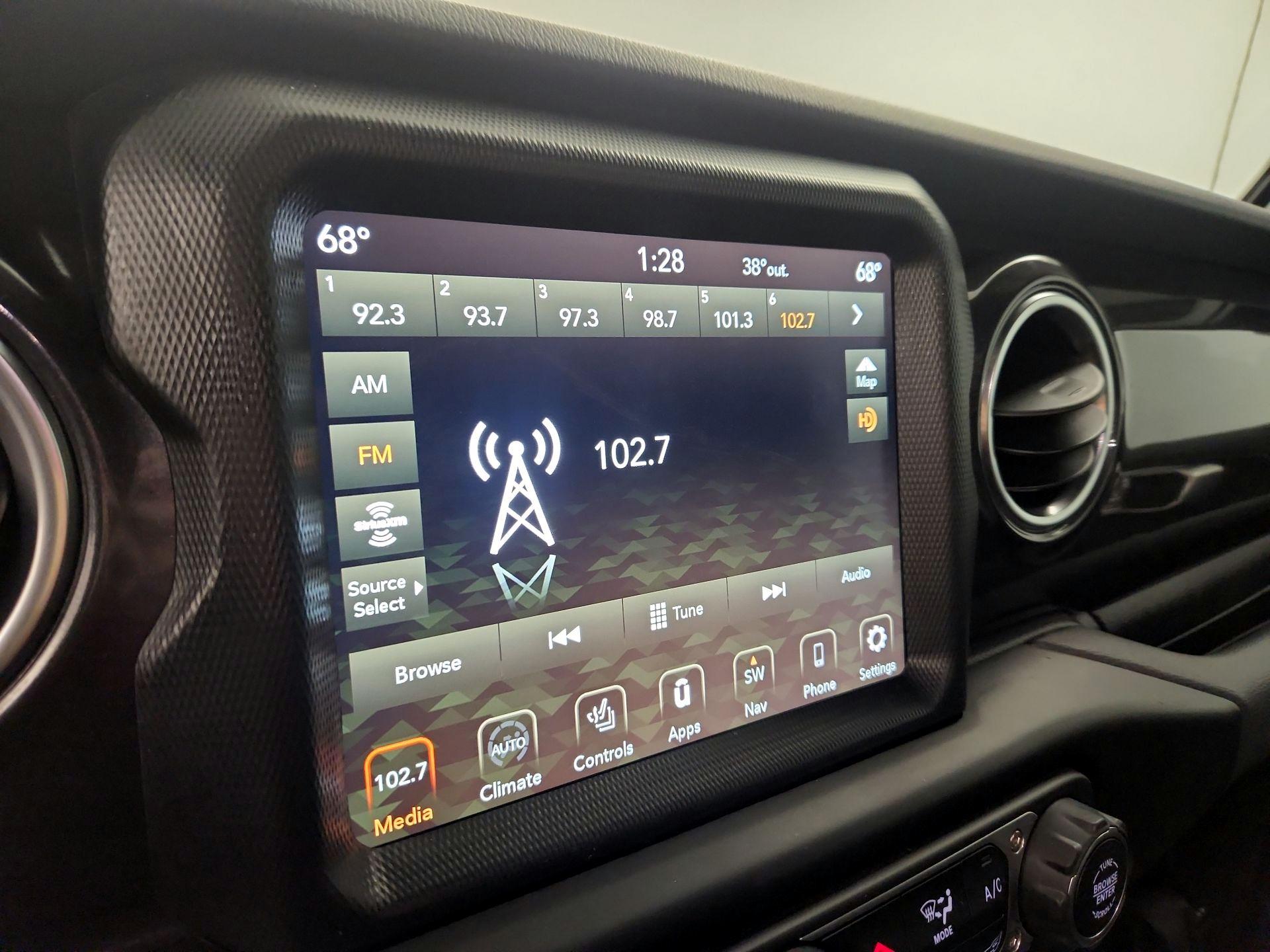 Thumbnail: 2022 Jeep Wrangler - 14