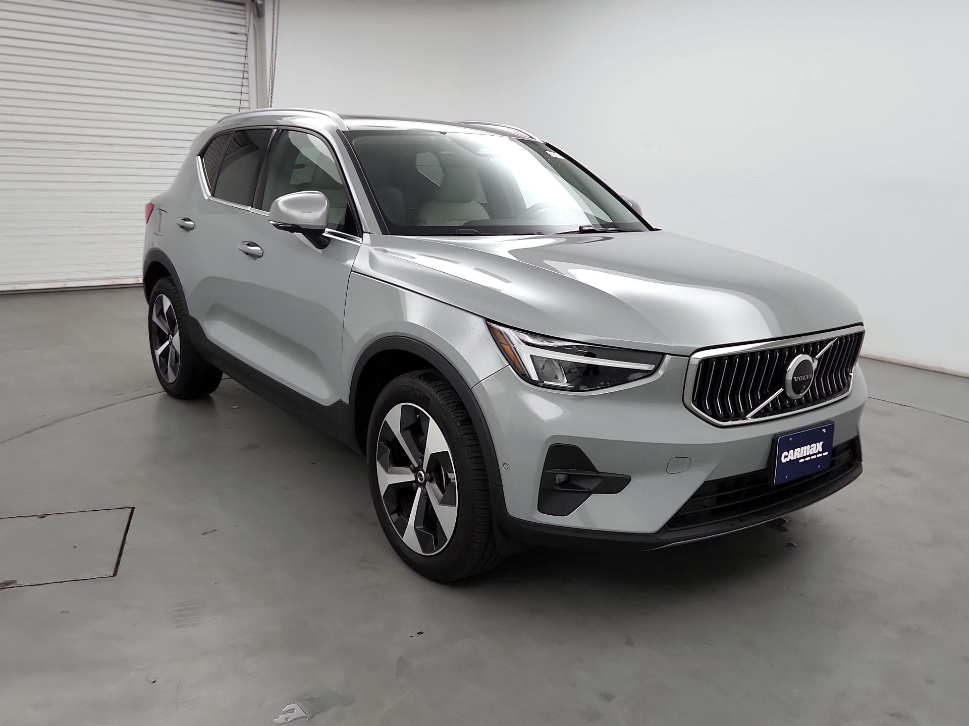 Thumbnail: 2024 Volvo XC40 - 1