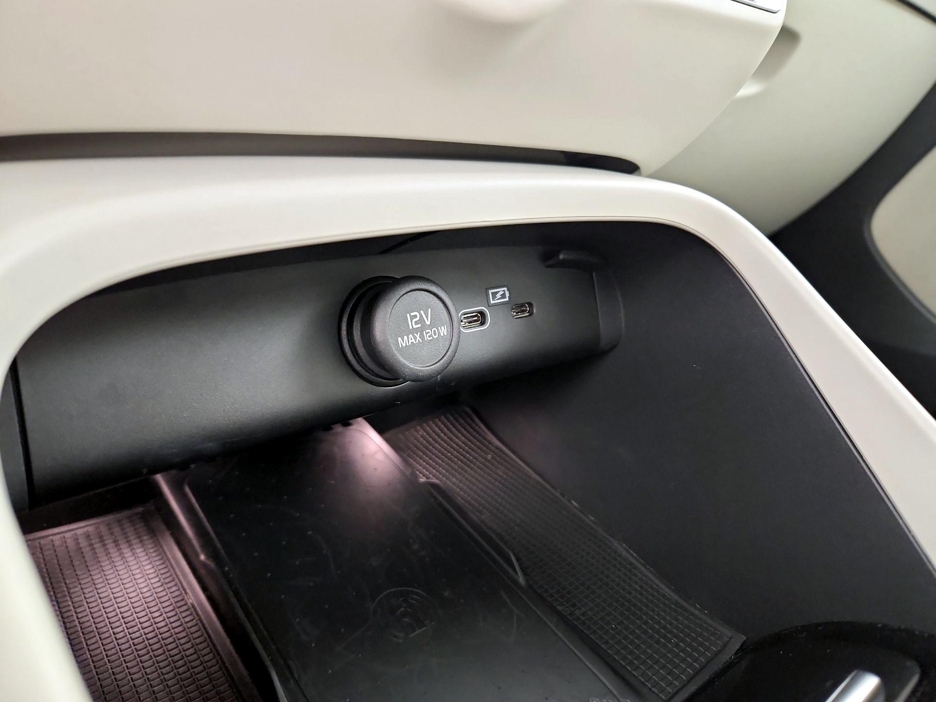 Thumbnail: 2024 Volvo XC40 - 15