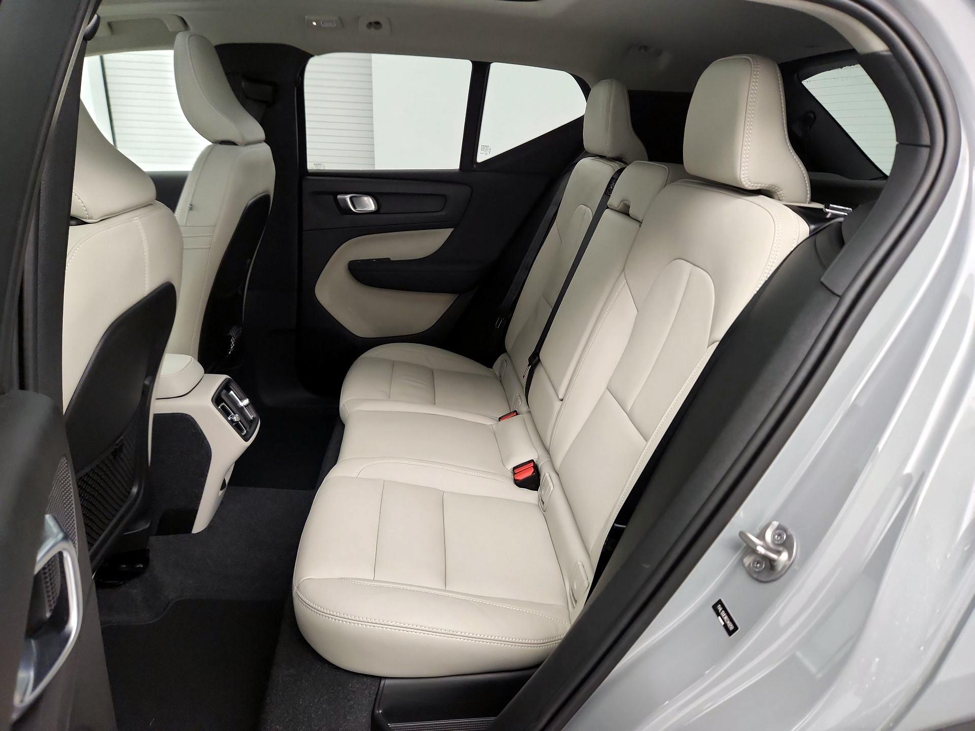 Thumbnail: 2024 Volvo XC40 - 17