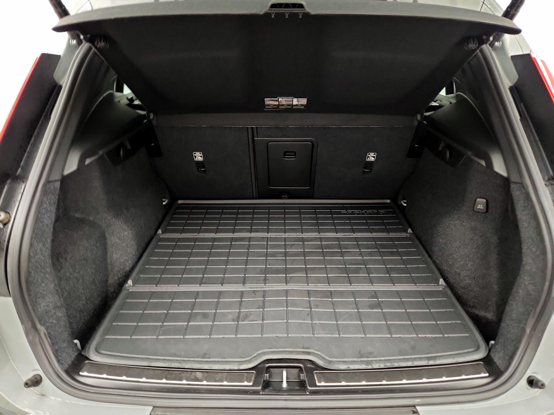 Thumbnail: 2024 Volvo XC40 - 18