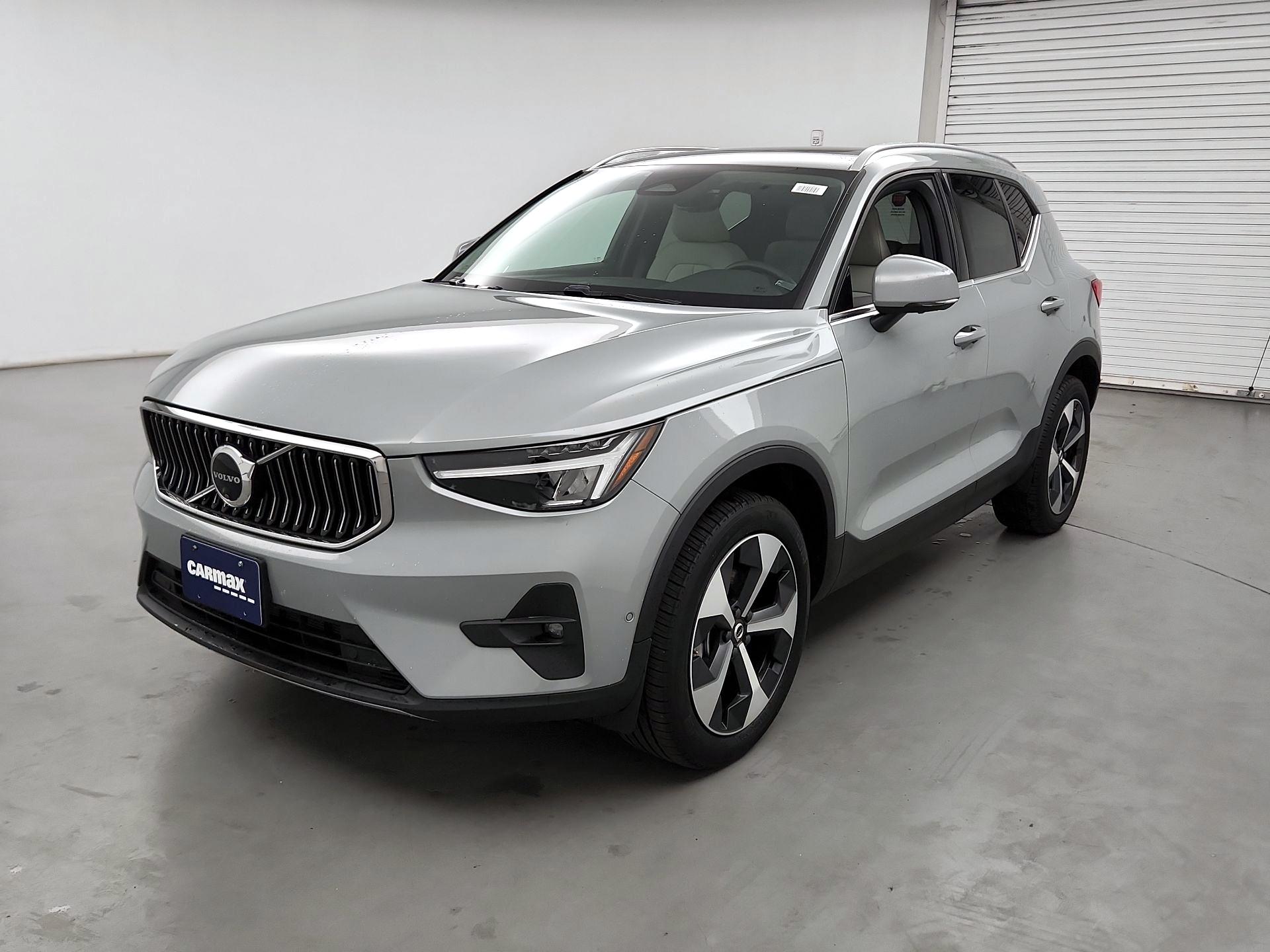 Thumbnail: 2024 Volvo XC40 - 3