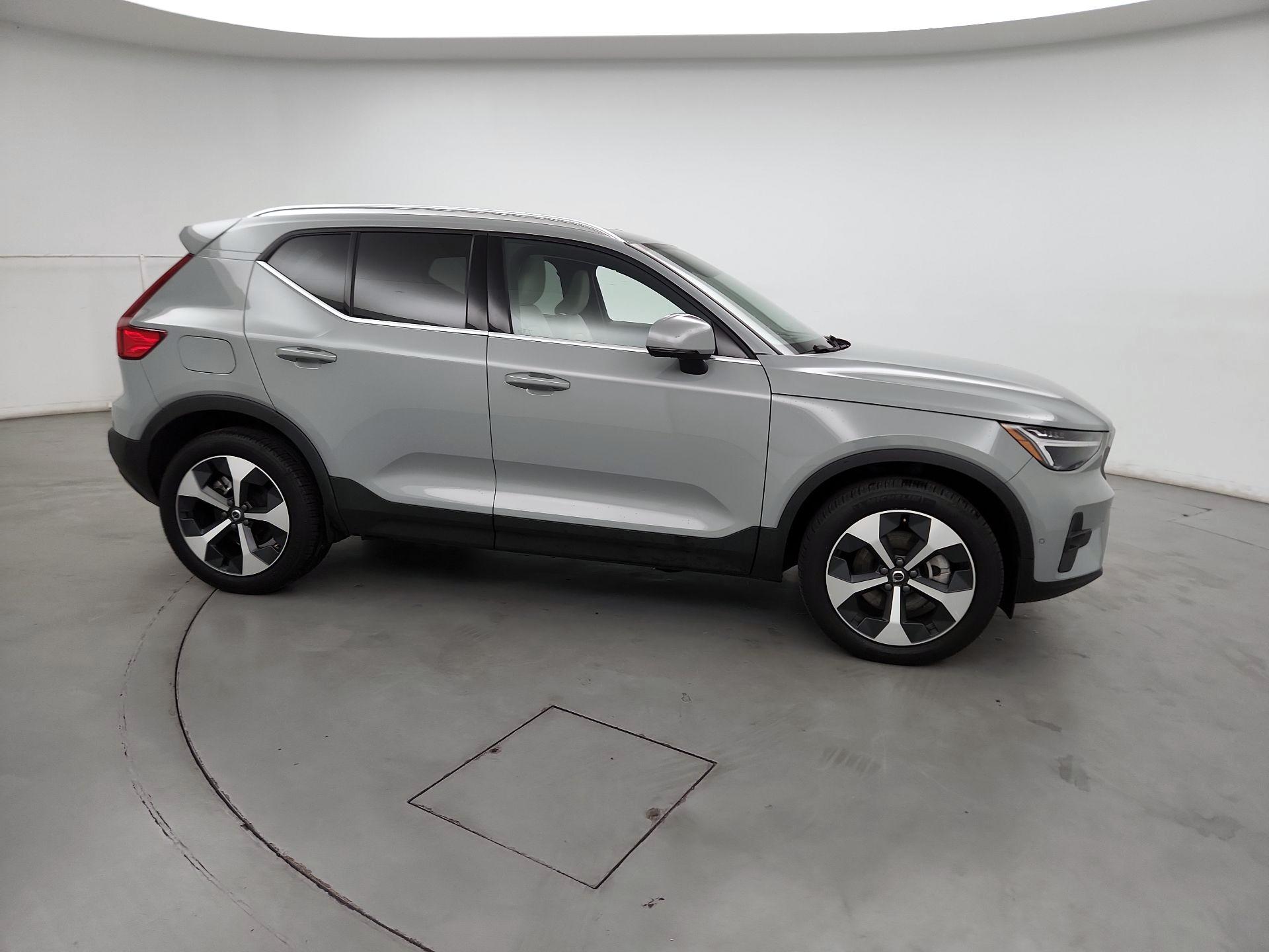 Thumbnail: 2024 Volvo XC40 - 4