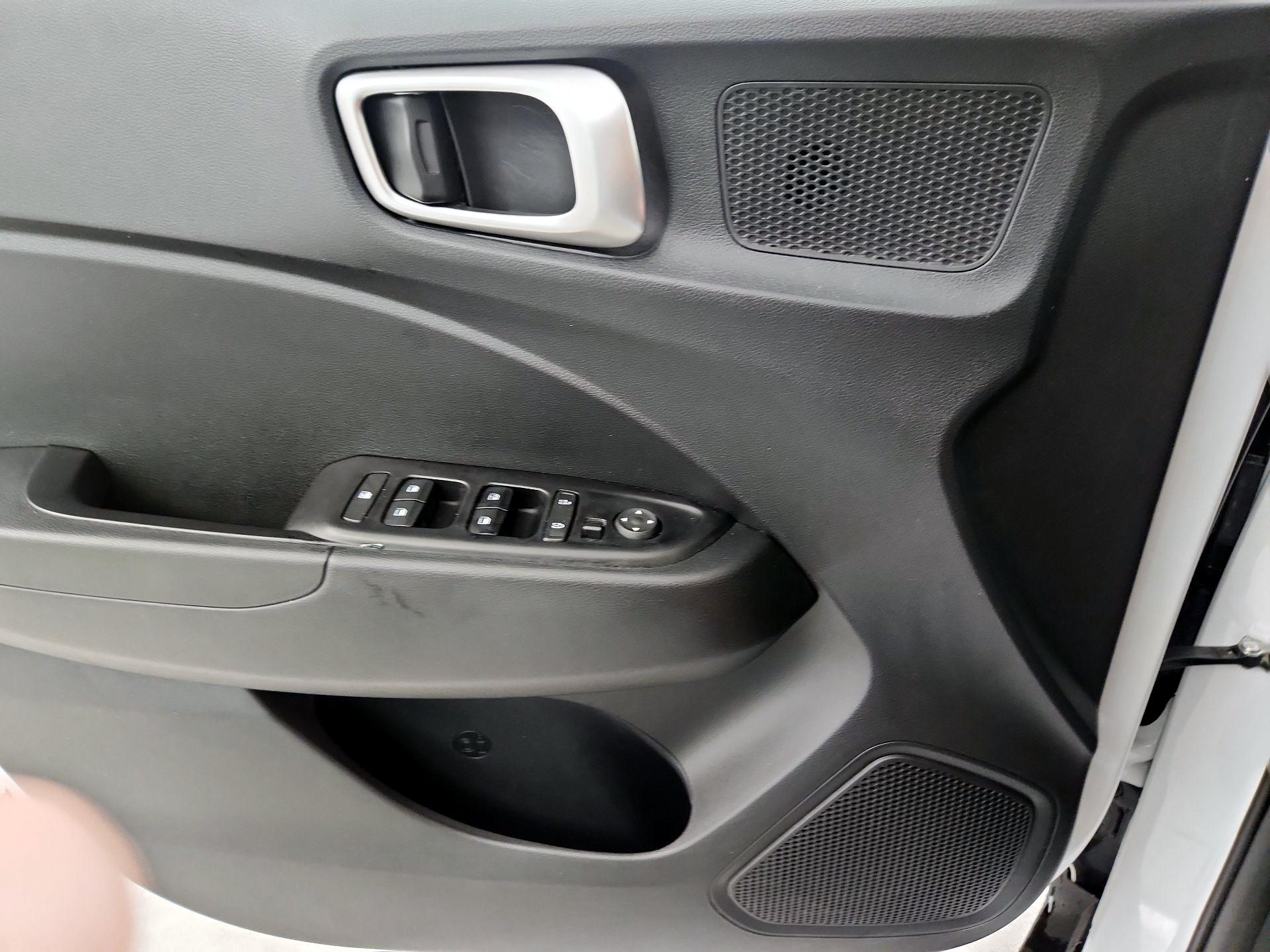 Thumbnail: 2023 Hyundai Venue - 10