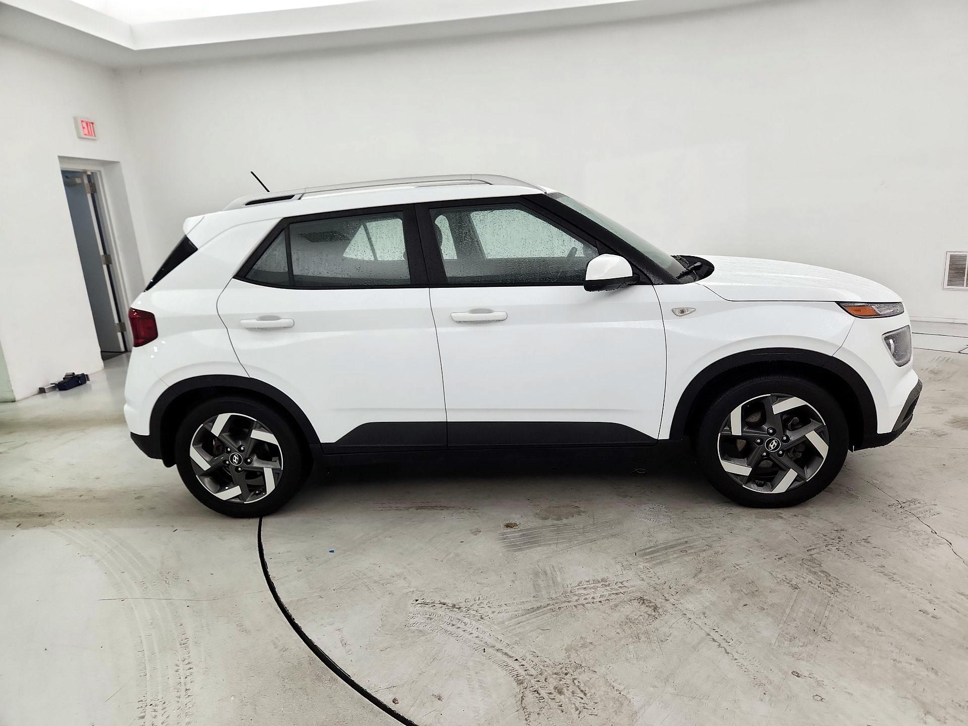 Thumbnail: 2023 Hyundai Venue - 4