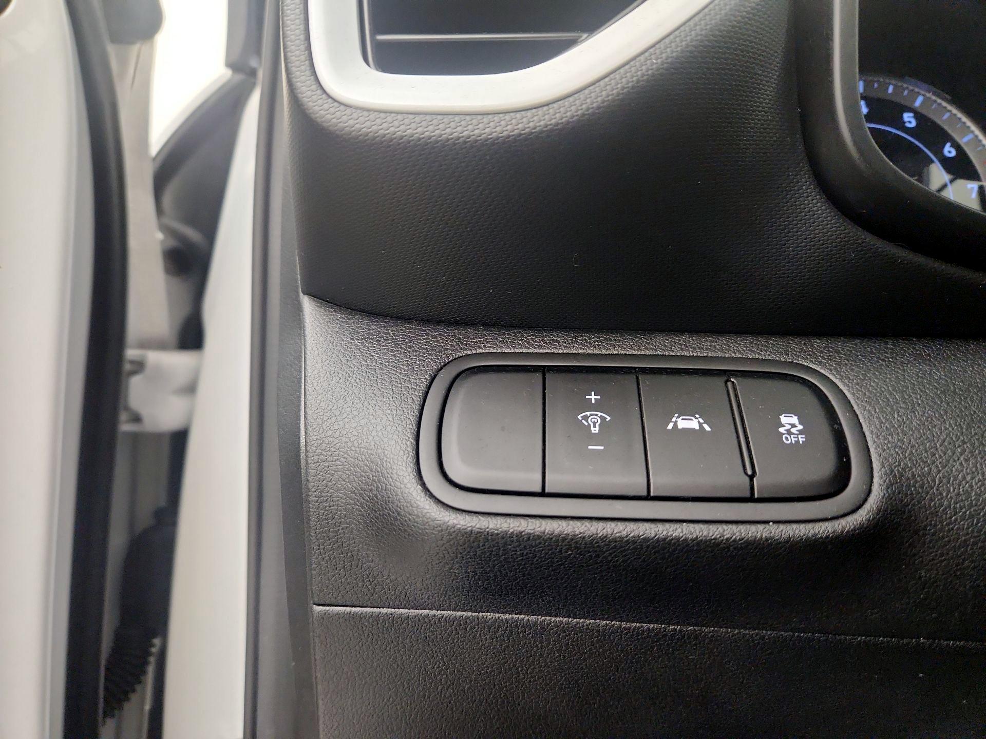 Thumbnail: 2022 Hyundai Venue - 13