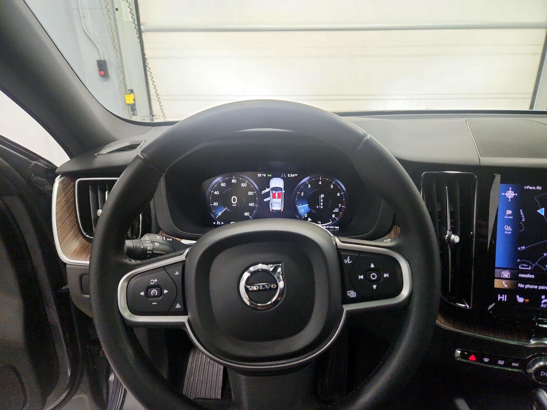 Thumbnail: 2021 Volvo XC60 - 10