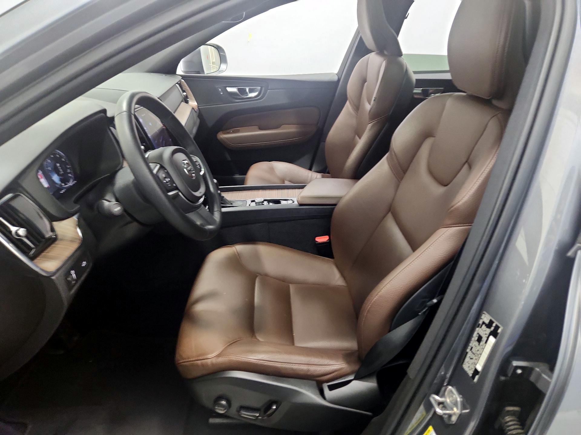 Thumbnail: 2021 Volvo XC60 - 11