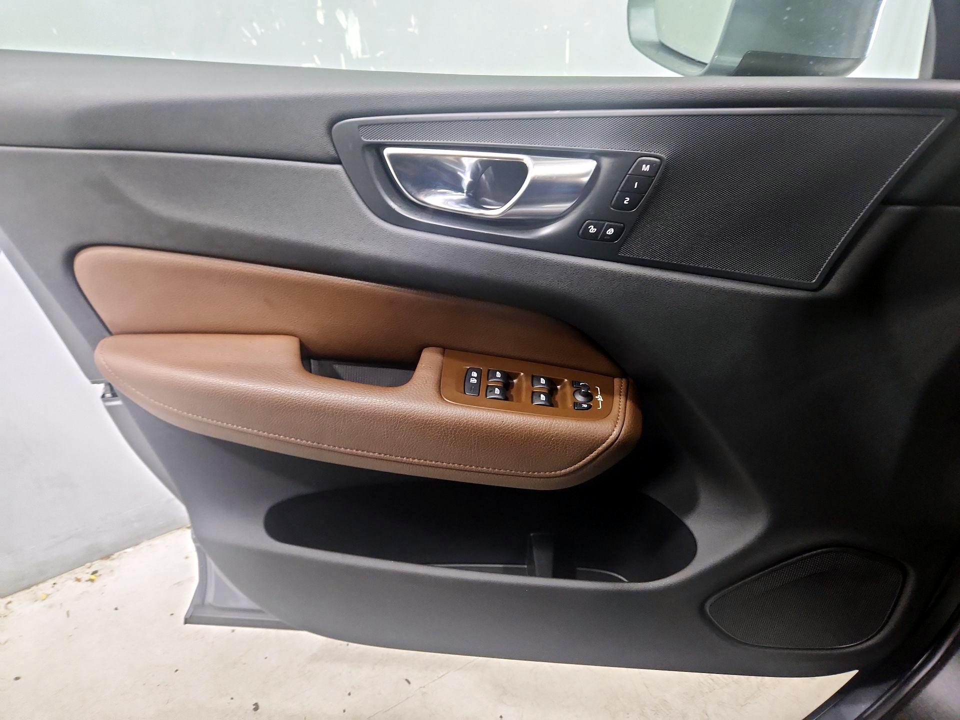 Thumbnail: 2021 Volvo XC60 - 12