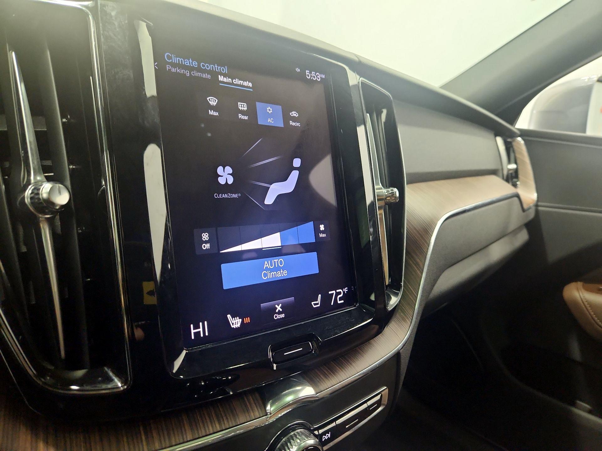 Thumbnail: 2021 Volvo XC60 - 17