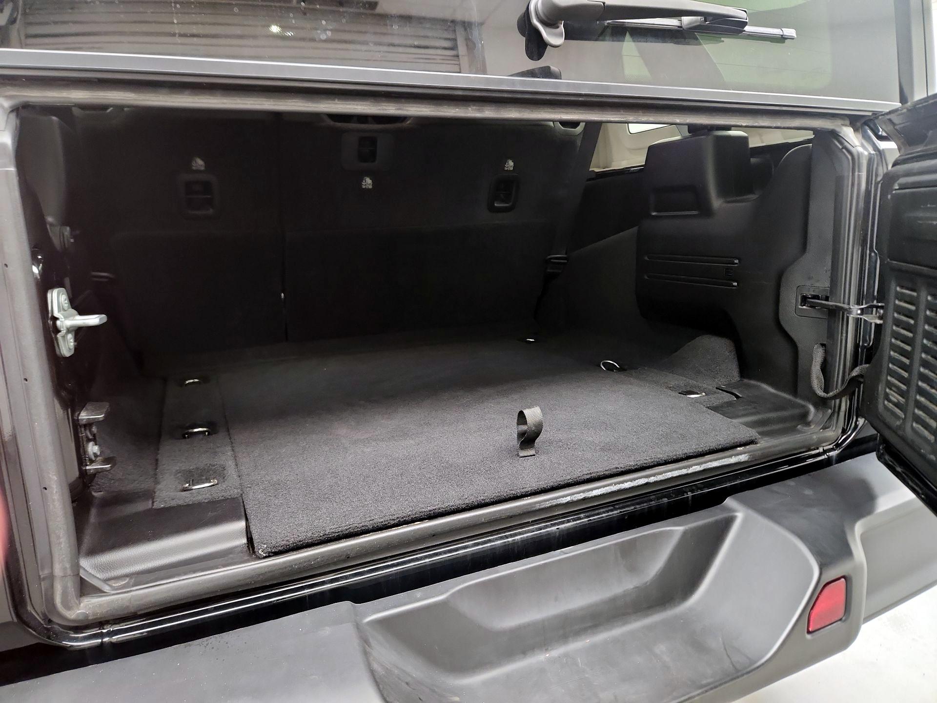 Thumbnail: 2021 Jeep Wrangler - 18