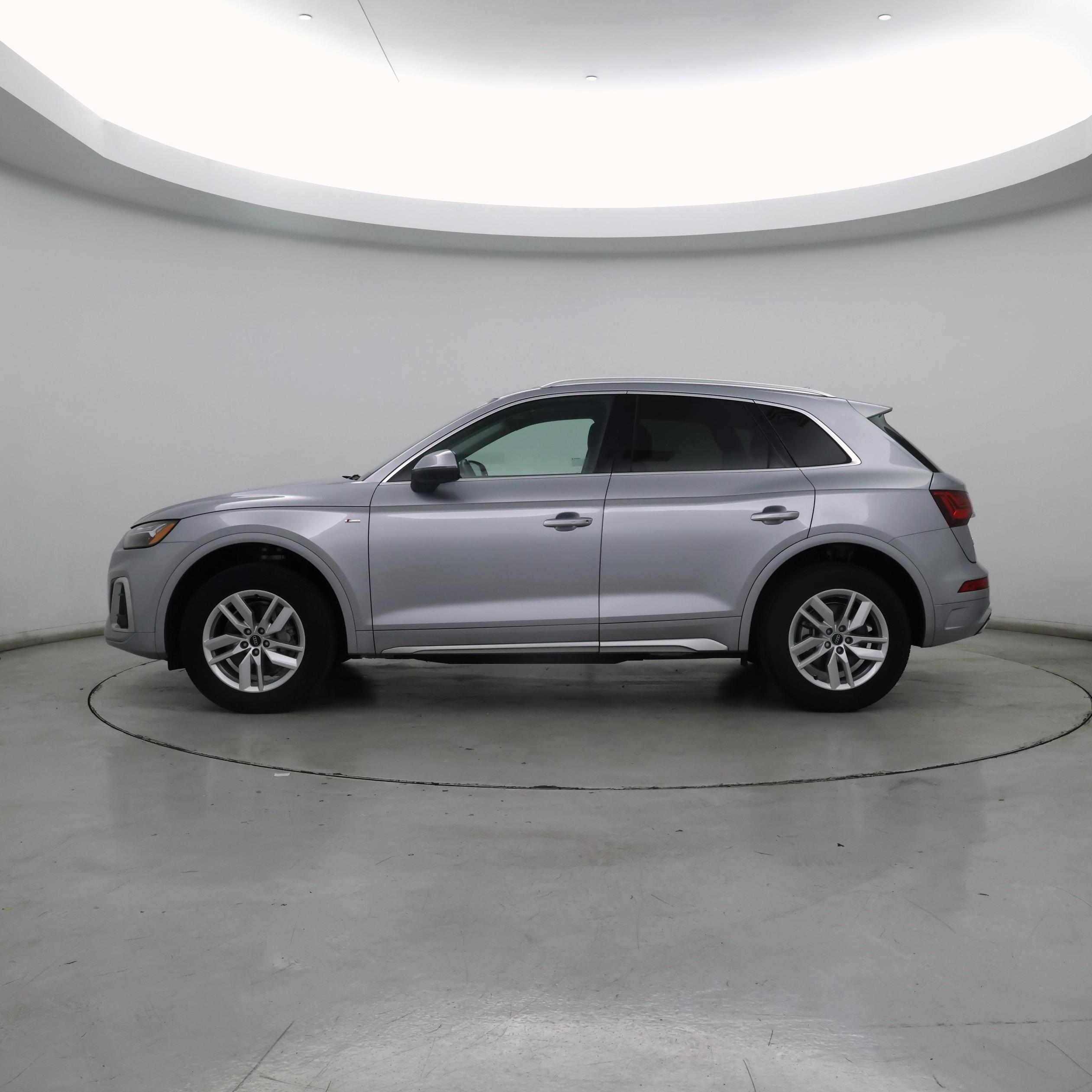 Thumbnail: 2023 Audi Q5 - 3