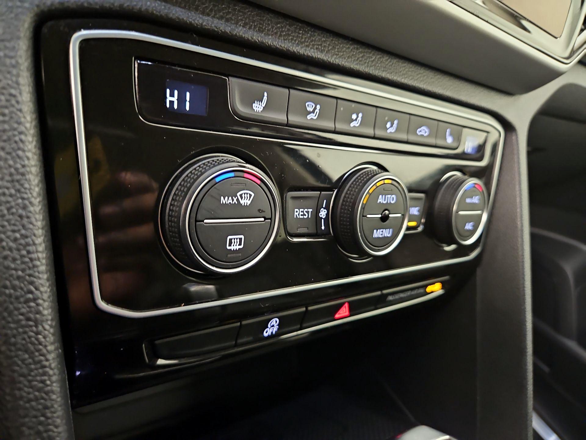 Thumbnail: 2022 Volkswagen Atlas - 16