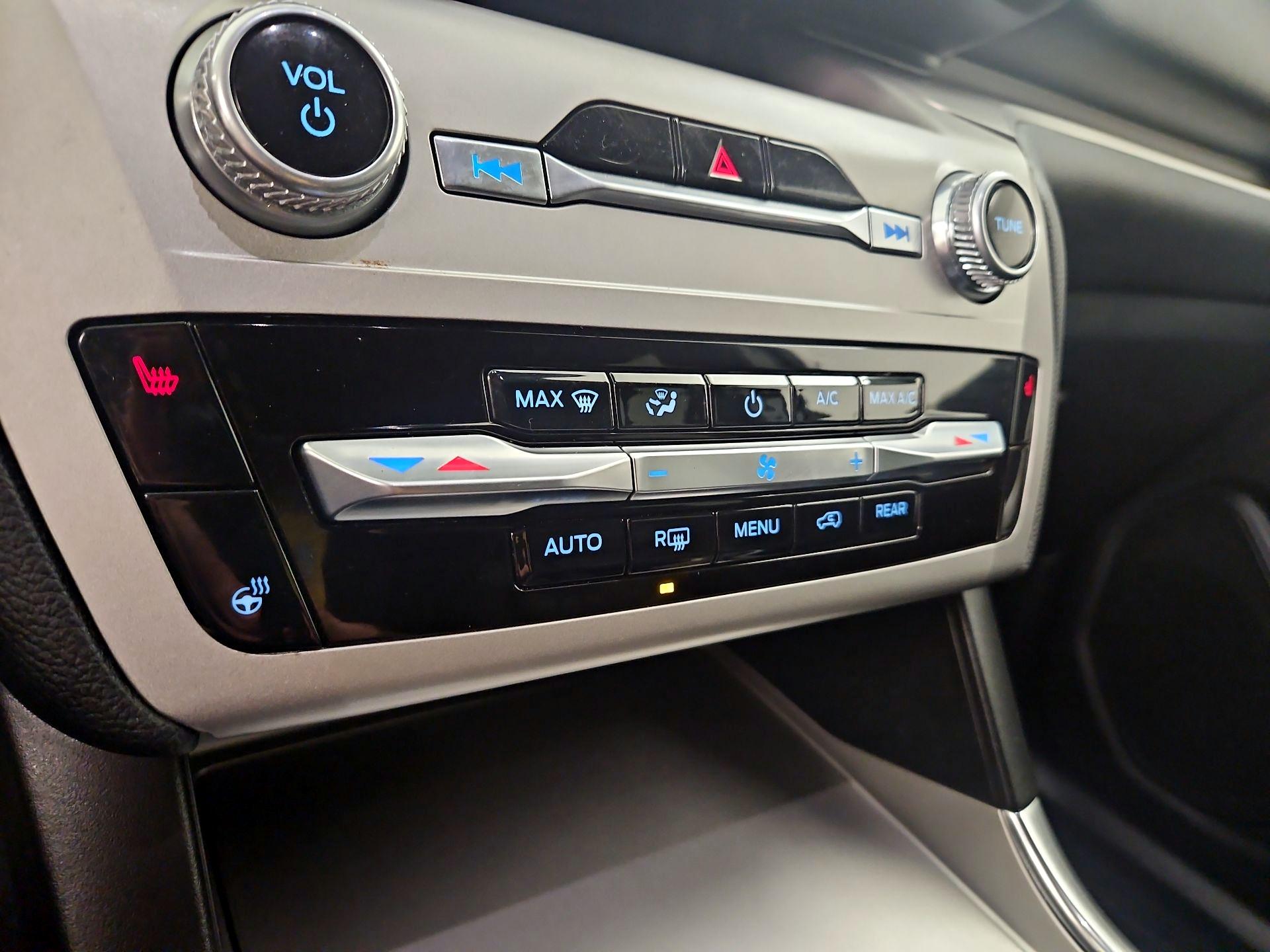 Thumbnail: 2022 Ford Explorer - 17