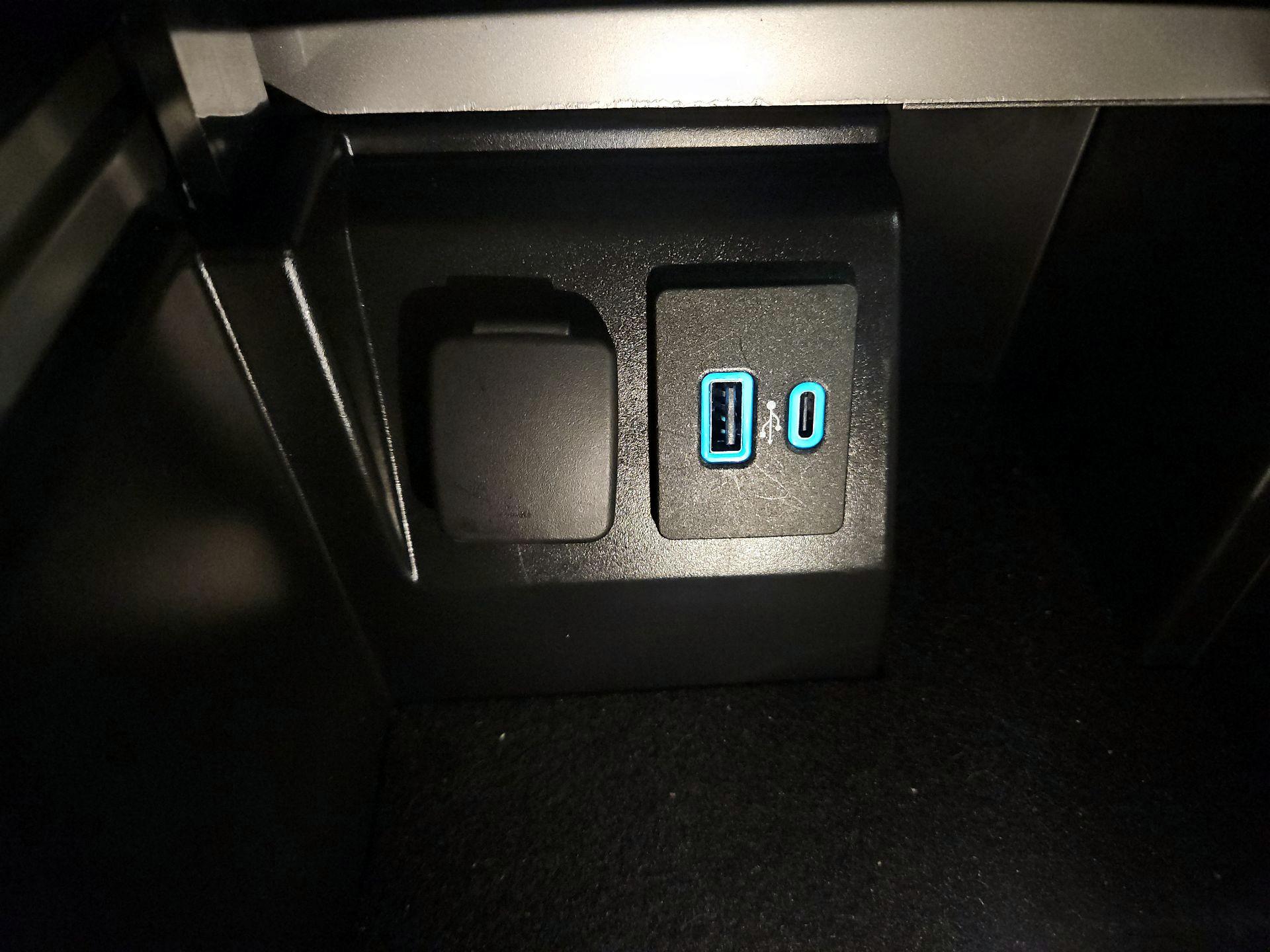 Thumbnail: 2022 Ford Explorer - 19