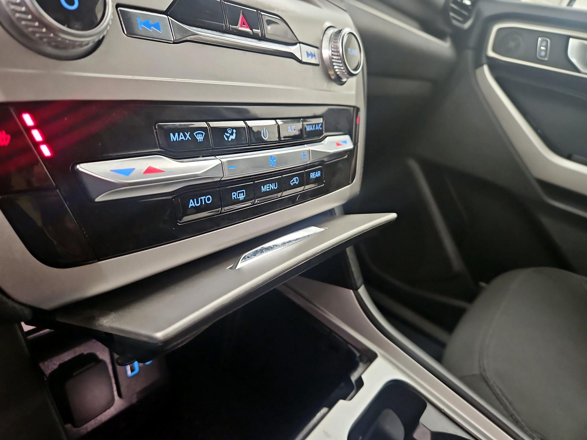 Thumbnail: 2022 Ford Explorer - 16