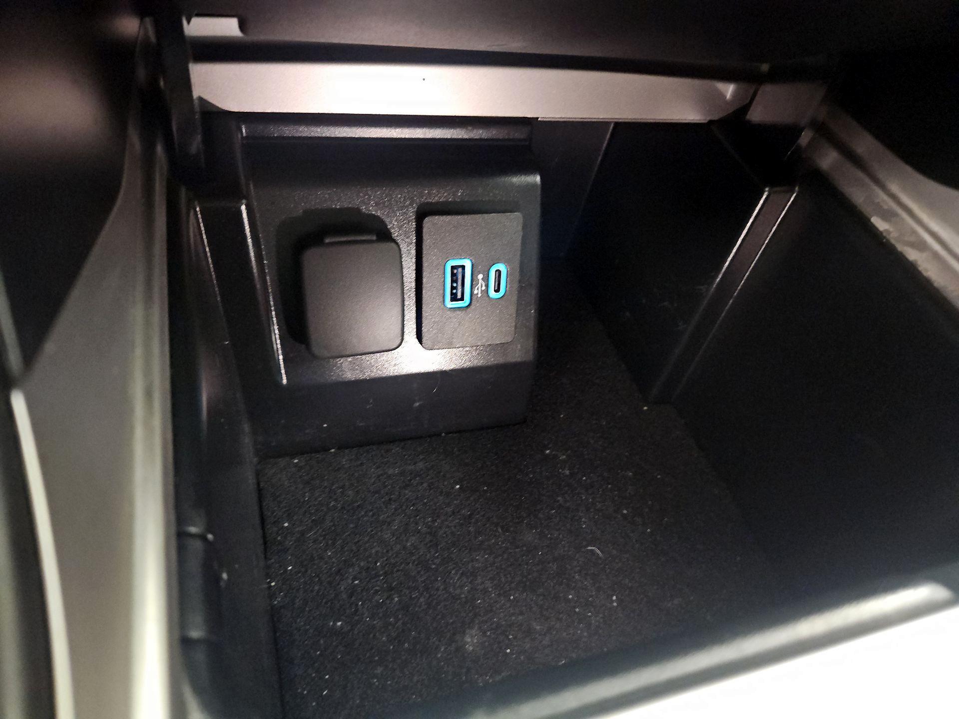 Thumbnail: 2022 Ford Explorer - 18