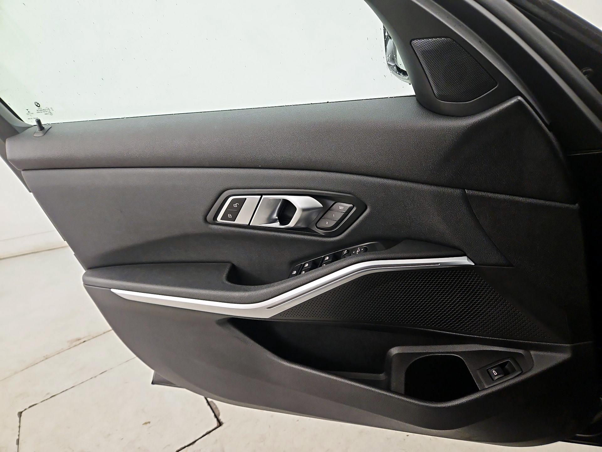 Thumbnail: 2020 BMW 3 Series - 12