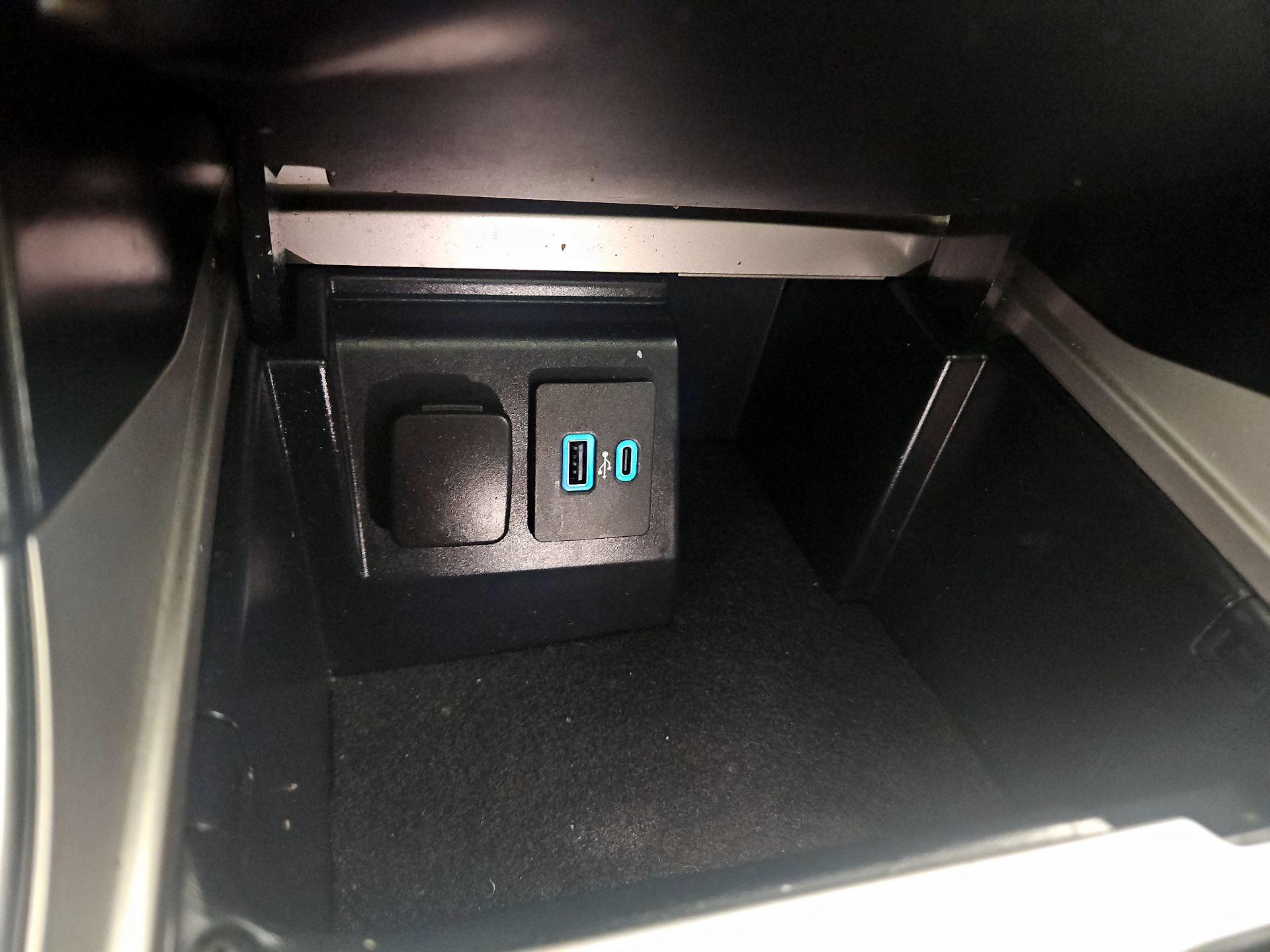 Thumbnail: 2022 Ford Explorer - 19