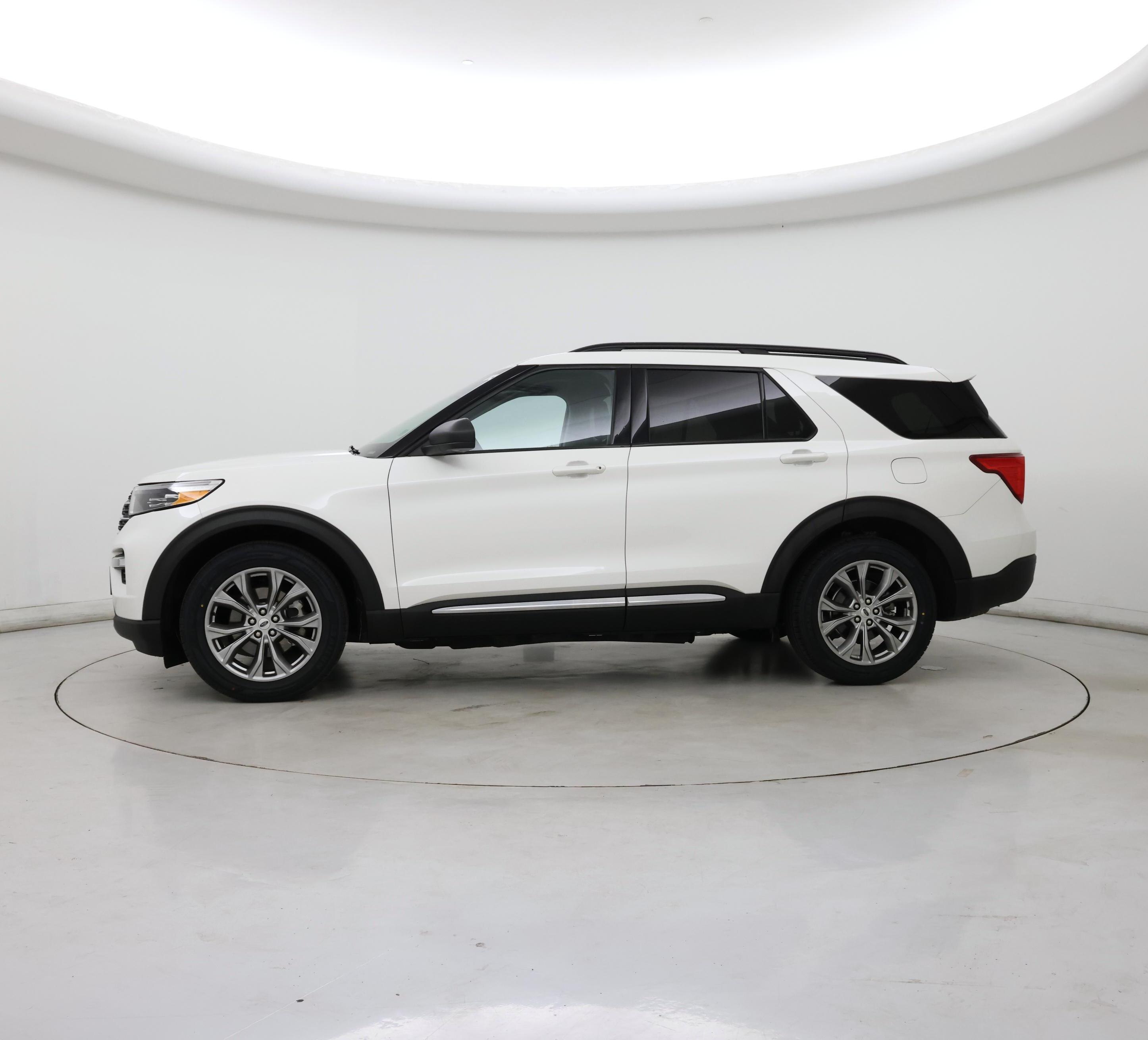 Thumbnail: 2022 Ford Explorer - 3