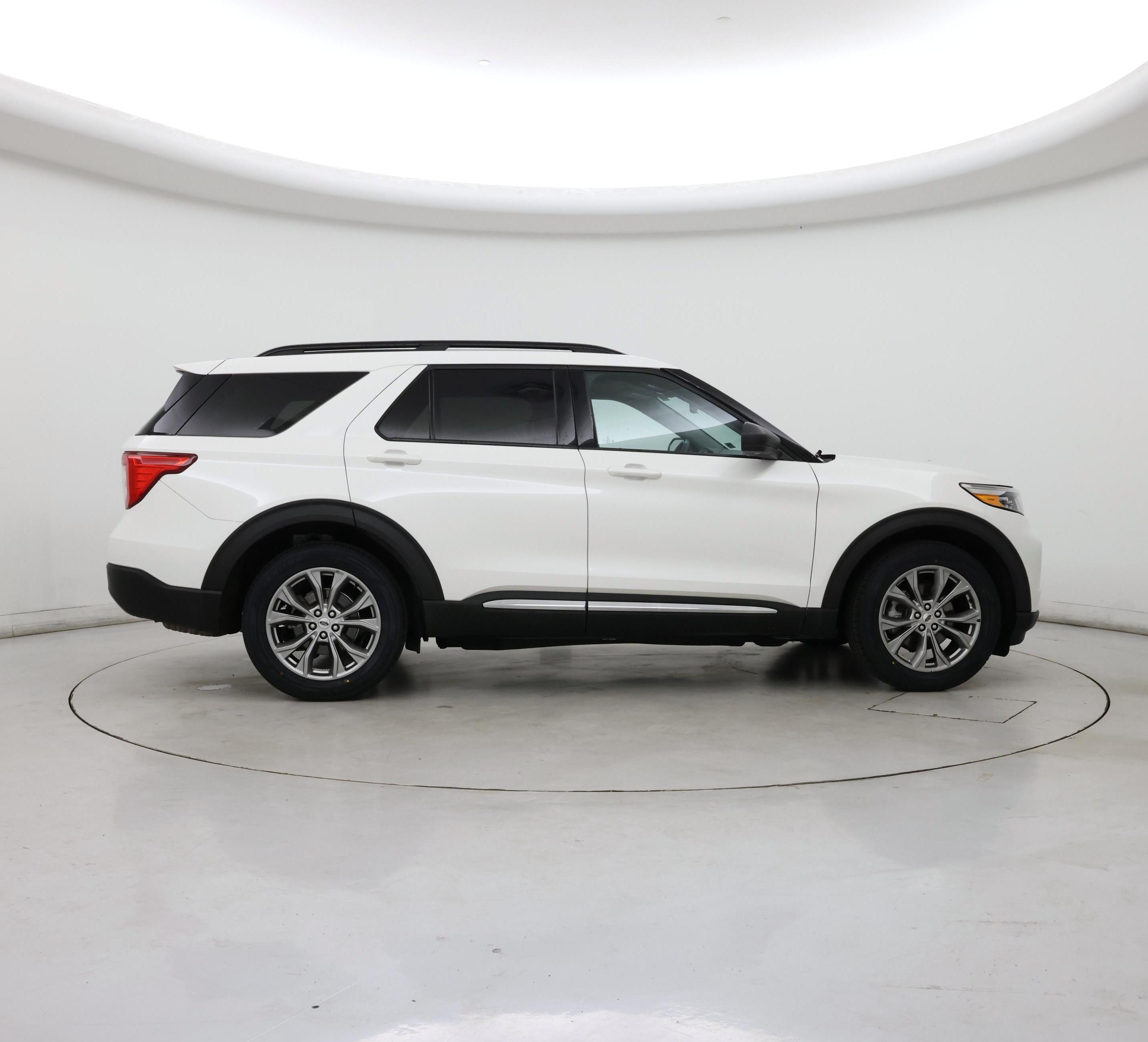 Thumbnail: 2022 Ford Explorer - 7