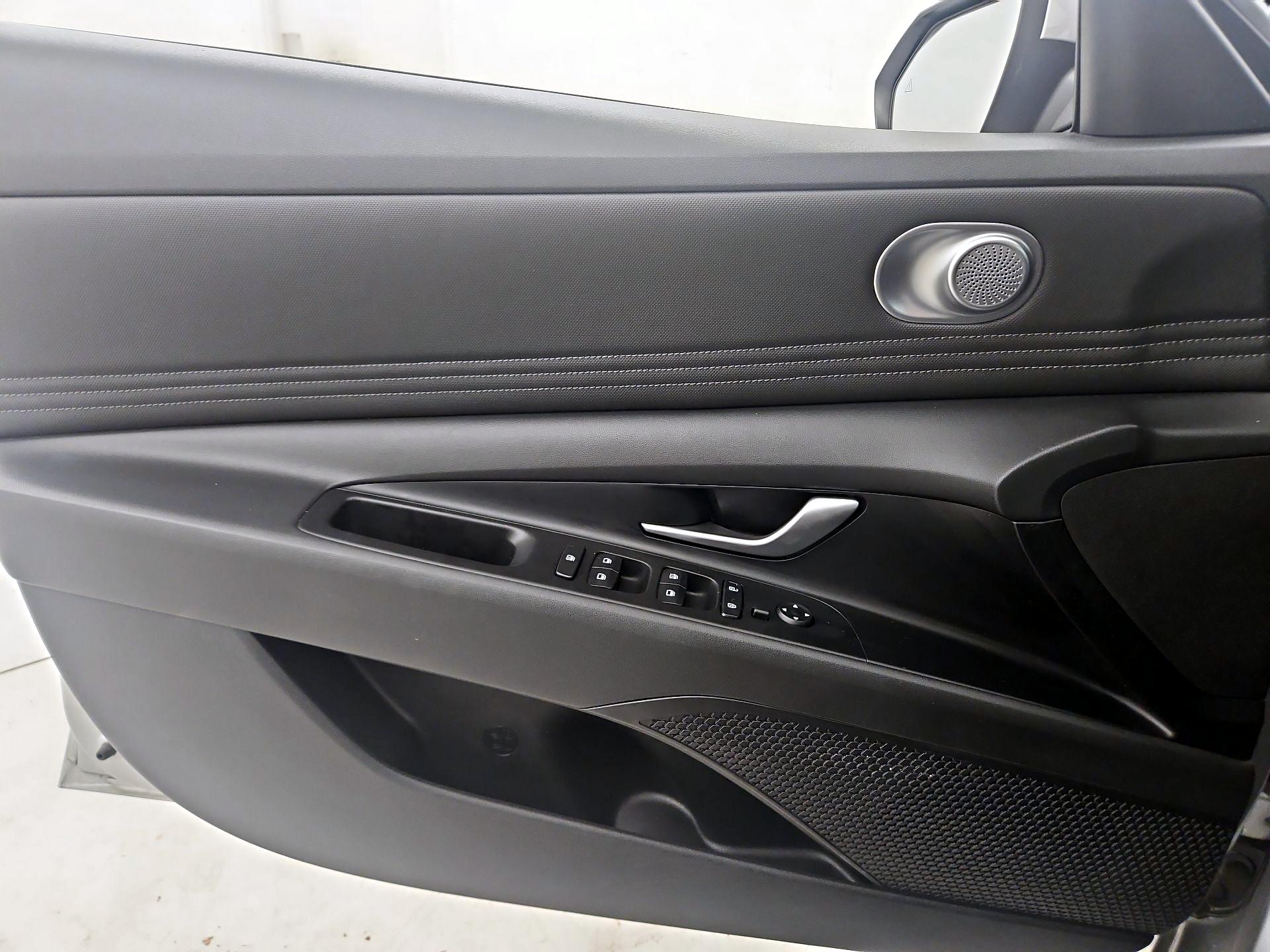 Thumbnail: 2023 Hyundai Elantra - 12