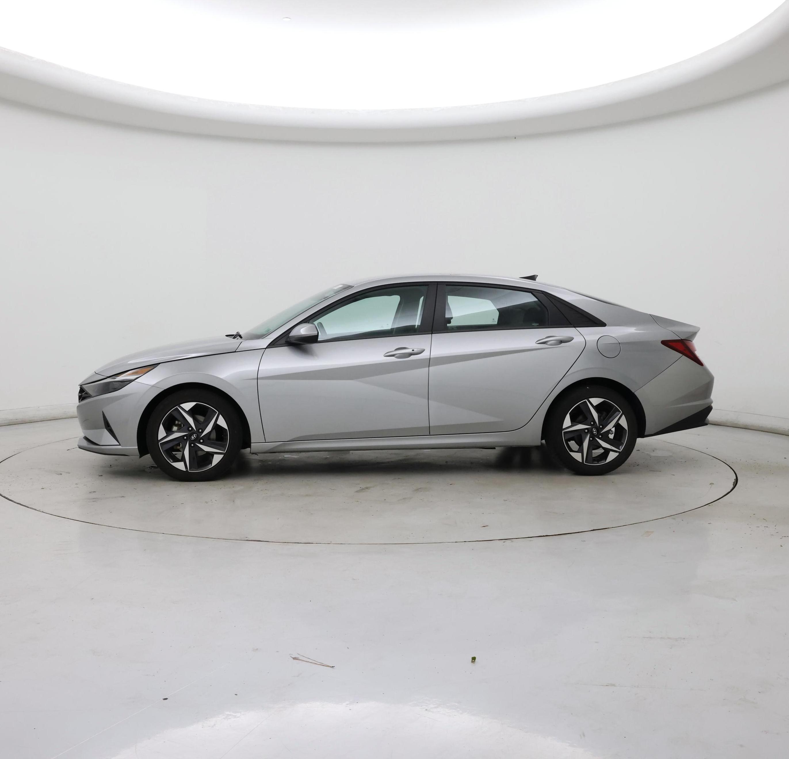 Thumbnail: 2023 Hyundai Elantra - 3