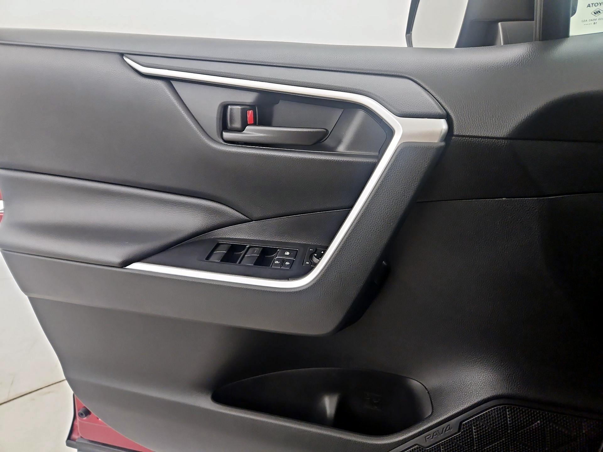 Thumbnail: 2019 Toyota RAV4 - 12